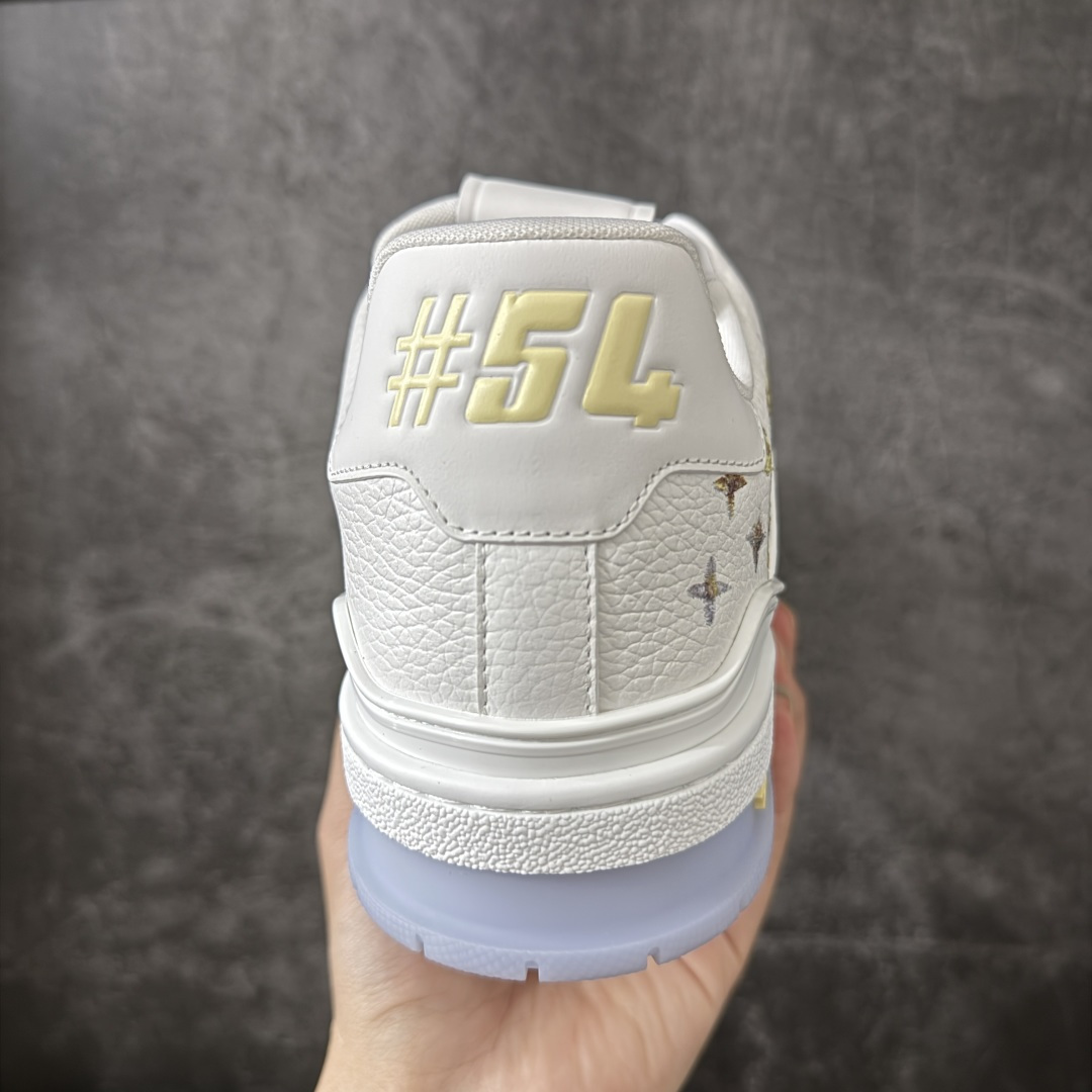 图片[4]-【佛山顶级超A版】Louis Vuitton LV Trainer系列 白刺绣 仓库现货 当天可取 佛山超A私人订单 专柜混卖零售专供 所有配色均为购买原版复刻 整体版型 皮料 市场独一无二 后跟版型都可以自行对比[机智]吊打市场所有货 怒甩十条街，欢迎拿市场各大工厂的货来对比！ 鞋舌烫金超正 压印程度秒杀市面90%以上的高端货 新配色陆续开发出货 尺码：39-45-莆田鞋