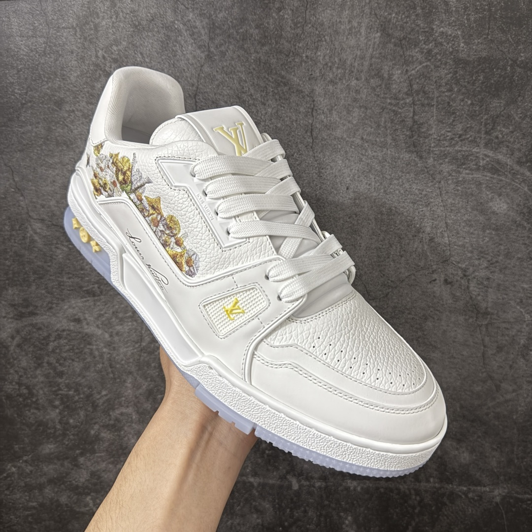 图片[3]-【佛山顶级超A版】Louis Vuitton LV Trainer系列 白刺绣 仓库现货 当天可取 佛山超A私人订单 专柜混卖零售专供 所有配色均为购买原版复刻 整体版型 皮料 市场独一无二 后跟版型都可以自行对比[机智]吊打市场所有货 怒甩十条街，欢迎拿市场各大工厂的货来对比！ 鞋舌烫金超正 压印程度秒杀市面90%以上的高端货 新配色陆续开发出货 尺码：39-45-莆田鞋