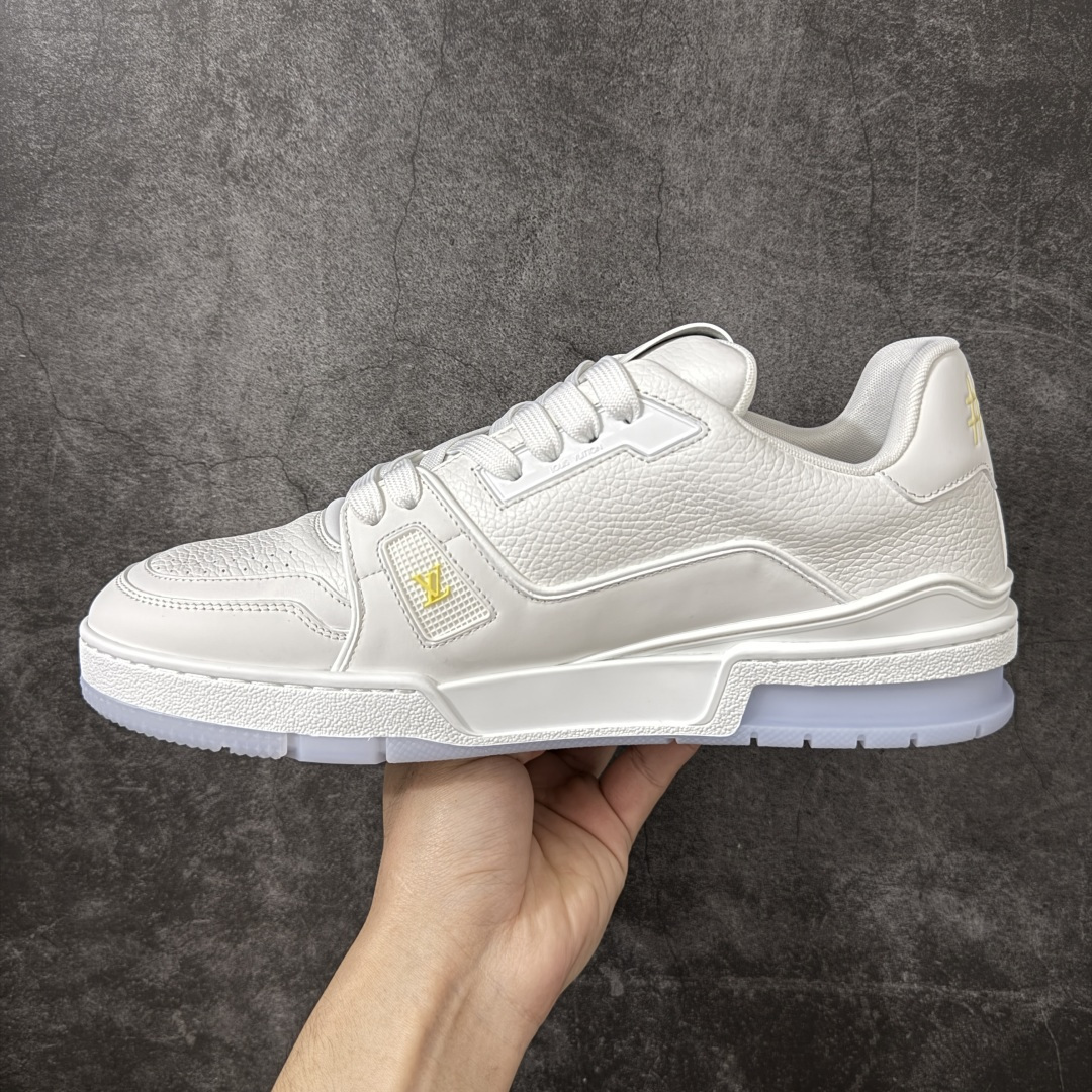 图片[2]-【佛山顶级超A版】Louis Vuitton LV Trainer系列 白刺绣 仓库现货 当天可取 佛山超A私人订单 专柜混卖零售专供 所有配色均为购买原版复刻 整体版型 皮料 市场独一无二 后跟版型都可以自行对比[机智]吊打市场所有货 怒甩十条街，欢迎拿市场各大工厂的货来对比！ 鞋舌烫金超正 压印程度秒杀市面90%以上的高端货 新配色陆续开发出货 尺码：39-45-莆田鞋