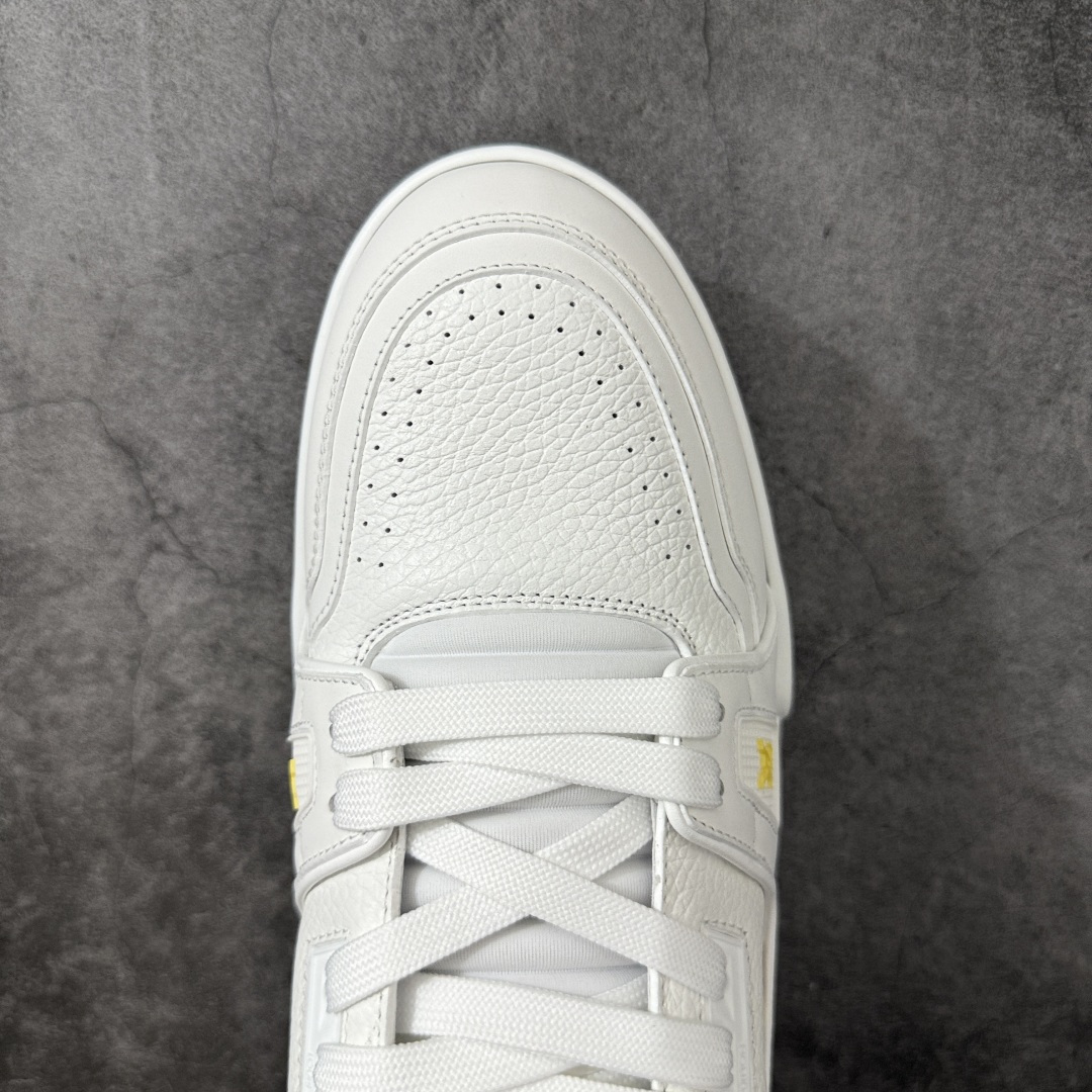 图片[5]-【佛山顶级超A版】Louis Vuitton LV Trainer系列 白刺绣 仓库现货 当天可取 佛山超A私人订单 专柜混卖零售专供 所有配色均为购买原版复刻 整体版型 皮料 市场独一无二 后跟版型都可以自行对比[机智]吊打市场所有货 怒甩十条街，欢迎拿市场各大工厂的货来对比！ 鞋舌烫金超正 压印程度秒杀市面90%以上的高端货 新配色陆续开发出货 尺码：39-45-莆田鞋