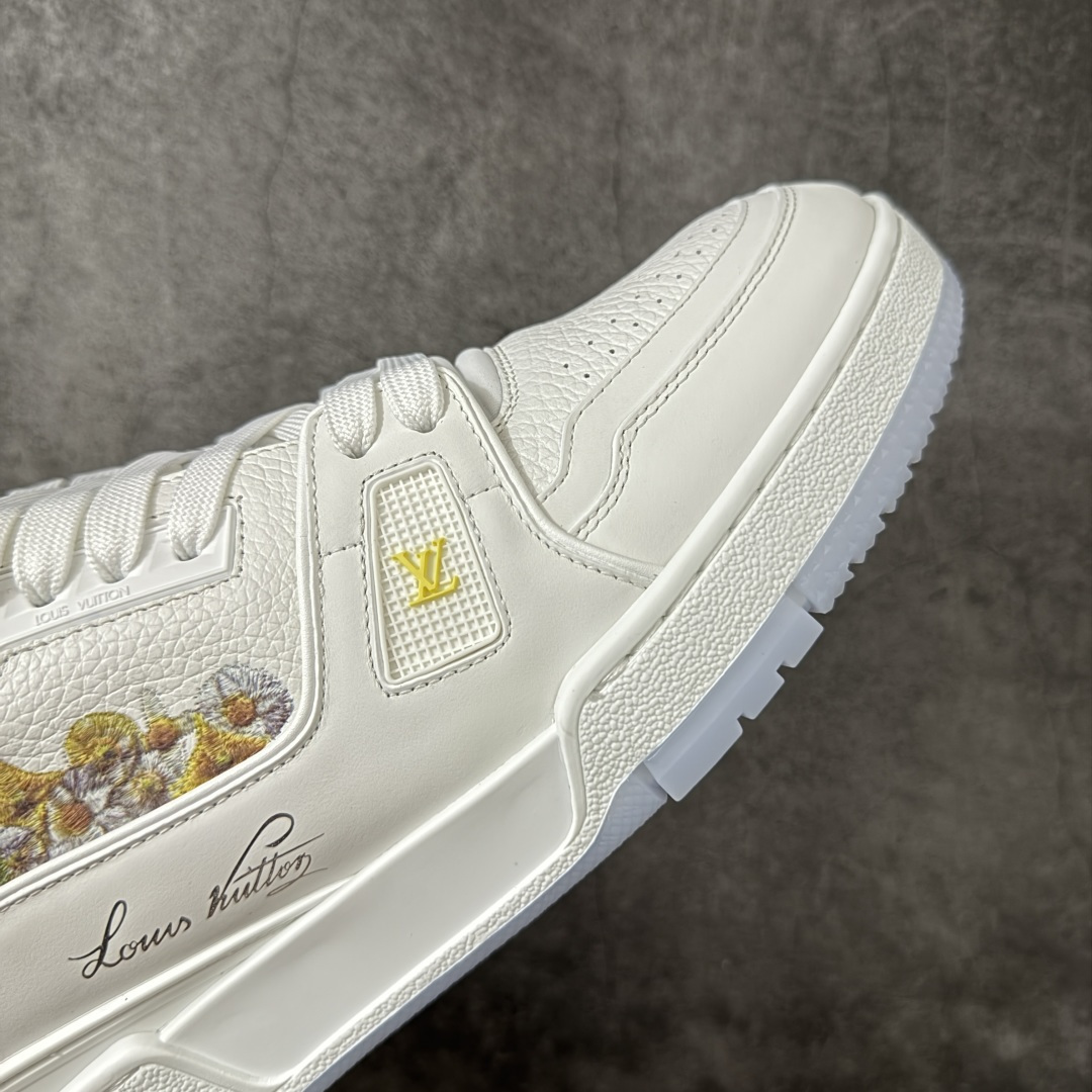 图片[6]-【佛山顶级超A版】Louis Vuitton LV Trainer系列 白刺绣 仓库现货 当天可取 佛山超A私人订单 专柜混卖零售专供 所有配色均为购买原版复刻 整体版型 皮料 市场独一无二 后跟版型都可以自行对比[机智]吊打市场所有货 怒甩十条街，欢迎拿市场各大工厂的货来对比！ 鞋舌烫金超正 压印程度秒杀市面90%以上的高端货 新配色陆续开发出货 尺码：39-45-莆田鞋