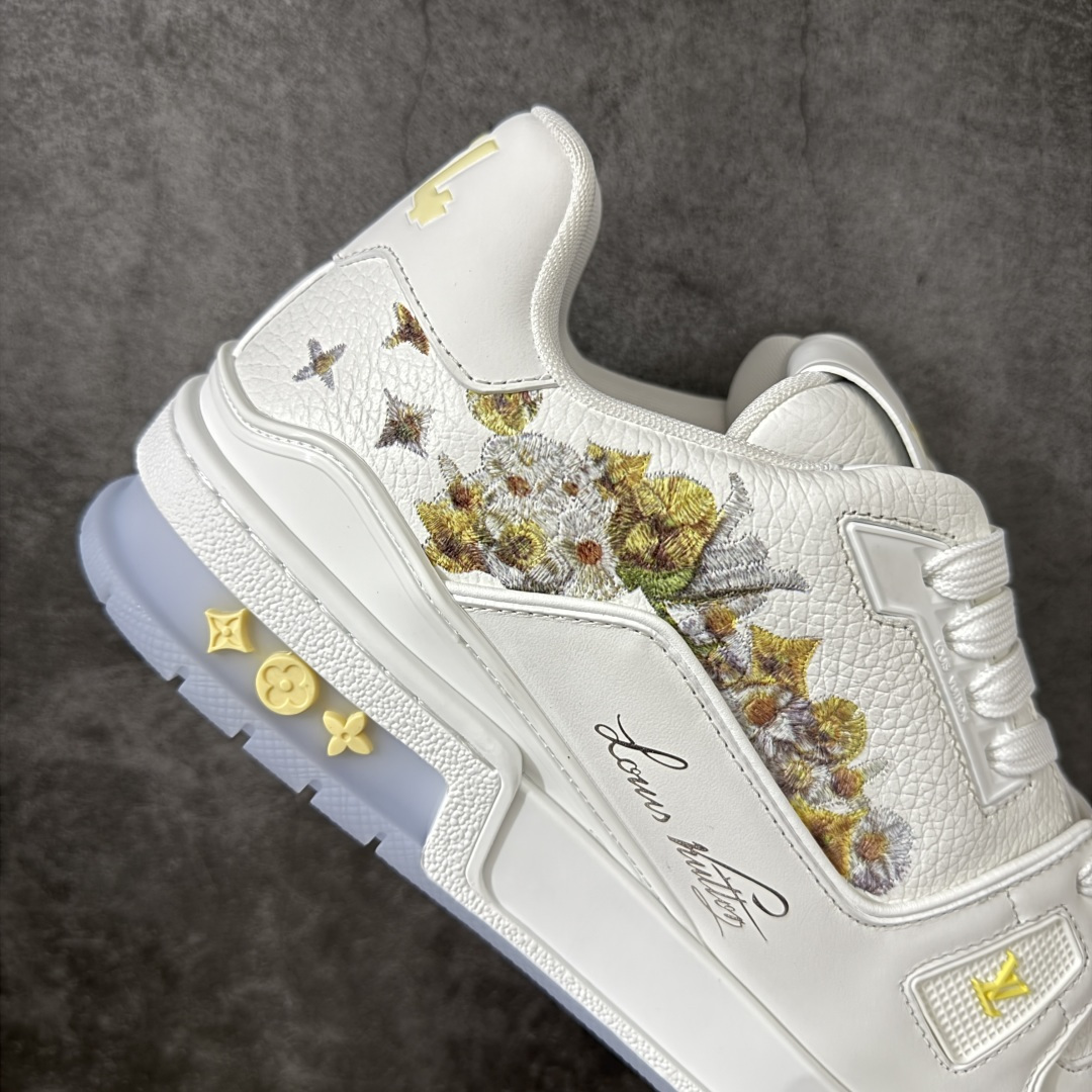 图片[7]-【佛山顶级超A版】Louis Vuitton LV Trainer系列 白刺绣 仓库现货 当天可取 佛山超A私人订单 专柜混卖零售专供 所有配色均为购买原版复刻 整体版型 皮料 市场独一无二 后跟版型都可以自行对比[机智]吊打市场所有货 怒甩十条街，欢迎拿市场各大工厂的货来对比！ 鞋舌烫金超正 压印程度秒杀市面90%以上的高端货 新配色陆续开发出货 尺码：39-45-莆田鞋