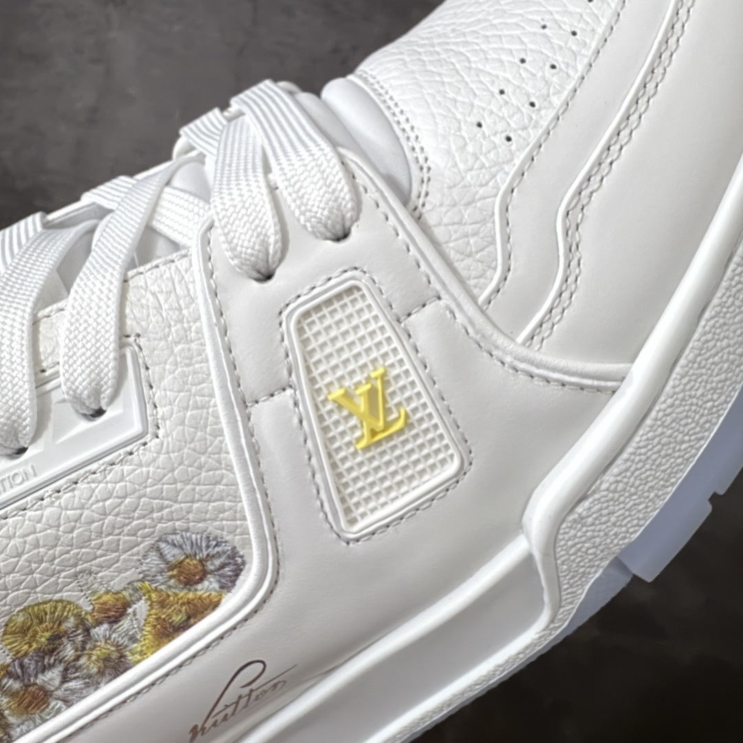 图片[5]-【佛山顶级超A版】Louis Vuitton LV Trainer系列 白刺绣 仓库现货 当天可取 佛山超A私人订单 专柜混卖零售专供 所有配色均为购买原版复刻 整体版型 皮料 市场独一无二 后跟版型都可以自行对比[机智]吊打市场所有货 怒甩十条街，欢迎拿市场各大工厂的货来对比！ 鞋舌烫金超正 压印程度秒杀市面90%以上的高端货 新配色陆续开发出货 尺码：39-45-莆田鞋