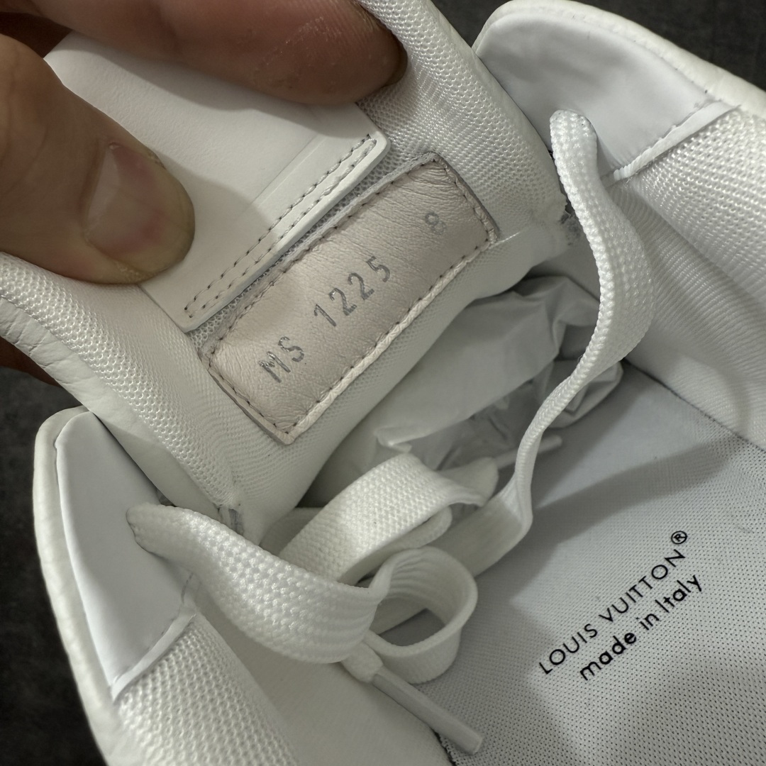 图片[8]-【佛山顶级超A版】Louis Vuitton LV Trainer系列 白刺绣 仓库现货 当天可取 佛山超A私人订单 专柜混卖零售专供 所有配色均为购买原版复刻 整体版型 皮料 市场独一无二 后跟版型都可以自行对比[机智]吊打市场所有货 怒甩十条街，欢迎拿市场各大工厂的货来对比！ 鞋舌烫金超正 压印程度秒杀市面90%以上的高端货 新配色陆续开发出货 尺码：39-45-莆田鞋