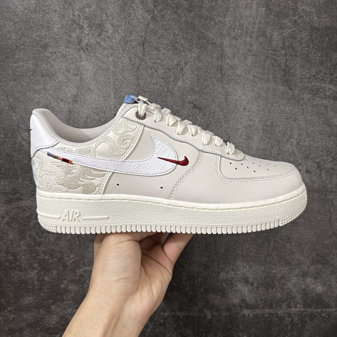 【GX纯原】 NK Air Force 1 Low \'07 空军一号低帮经典板鞋 马年限定 IQ1119-011 顶级空军 皮料质感可媲美原版 细节吊打市场其他代号版本 全鞋电脑针车 工整有序 原厂港宝加持完美还原灵魂版型 原盒原配从里到外百分百还原 原厂全头层原厂皮料 原标原盒 内置Sole气垫 中底白色背胶 中底划线 已经无限的接近公司 原厂楦头 原厂刺绣 后跟弧度修正 正确中底四线防伪 尺码：38 38.5 39 40 40.5 41 42 42.5 43 44 44.5 45 46 47.5 48.5-选品中心