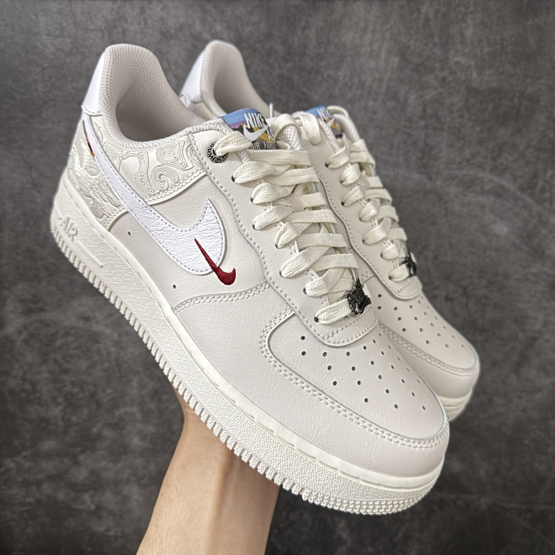 【GX纯原】 NK Air Force 1 Low \'07 空军一号低帮经典板鞋 马年限定 IQ1119-011 顶级空军 皮料质感可媲美原版 细节吊打市场其他代号版本 全鞋电脑针车 工整有序 原厂港宝加持完美还原灵魂版型 原盒原配从里到外百分百还原 原厂全头层原厂皮料 原标原盒 内置Sole气垫 中底白色背胶 中底划线 已经无限的接近公司 原厂楦头 原厂刺绣 后跟弧度修正 正确中底四线防伪 尺码：38 38.5 39 40 40.5 41 42 42.5 43 44 44.5 45 46 47.5 48.5-选品中心