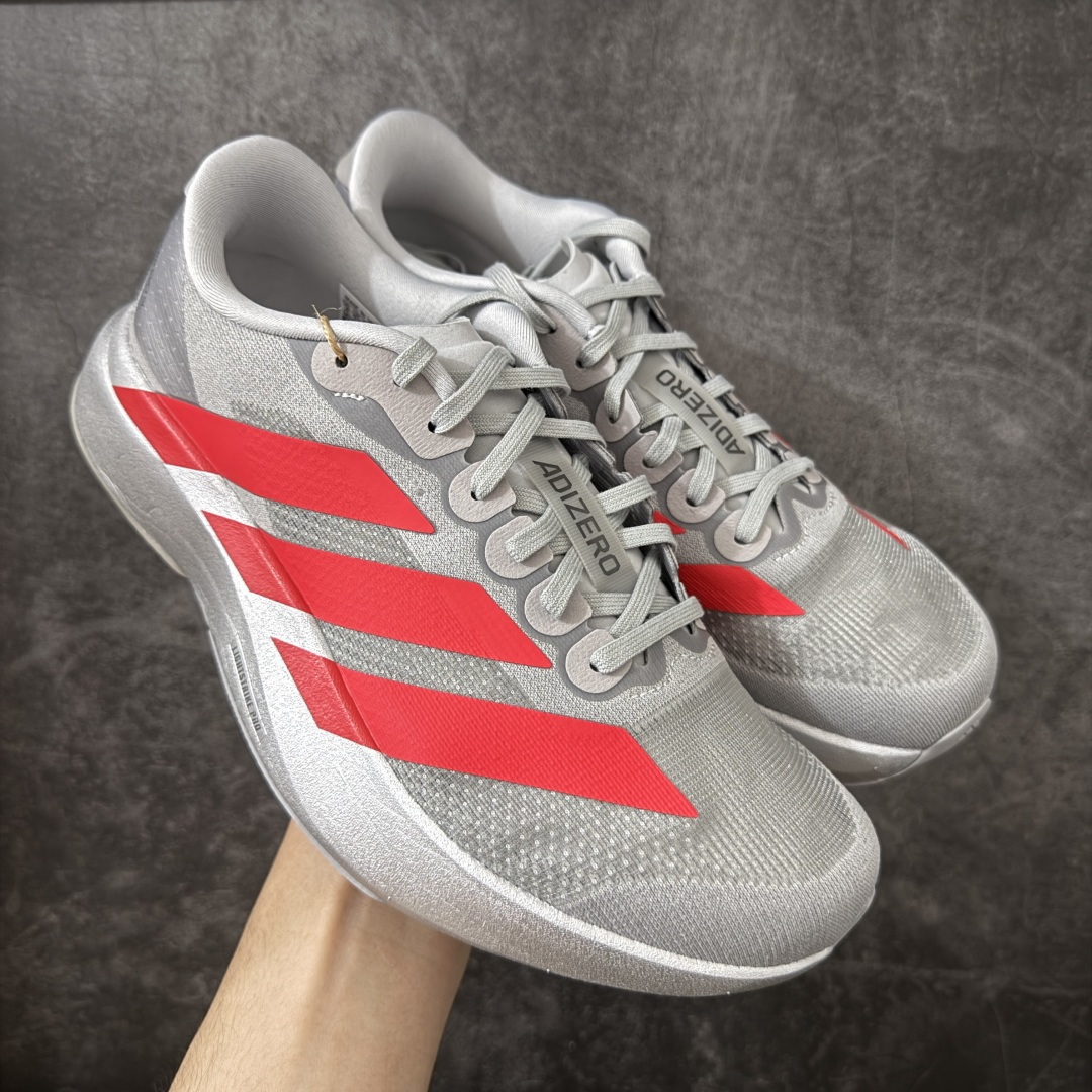 【XE版本】Adidas Adizero EVO SL 马拉松竞速专业跑鞋 市场最强版出货 原材料 内置碳板 原厂网纱潮流 超临界发泡大底 脚感软弹度与原版几乎无差别 细节目前市场最接近原版品质 外贸专供 最大做到48码 此款针织网面非常轻薄 纤维间的缝隙很大 可以保证跑步时的透气、排汗效果 鞋舌直接与两侧的内衬和鞋底连接在一起 在跑步过程中不会被鞋舌的左右移动所困扰 在标准鞋带孔的基础上再拓宽一组鞋带孔 适合不同脚型的需求 突破性 EnergyRods 技术，有助于跑者实现更好的成绩 中底独特的LIGHTSTRIKE PRO泡棉材质 微弹感觉在跑步过程中给予了良好的支撑体验 对于顶级精英和高水平进阶跑者来说 ADIOS PRO是一双值得信赖的竞速比赛用鞋 货号：KI3381 尺码：36-48-选品中心