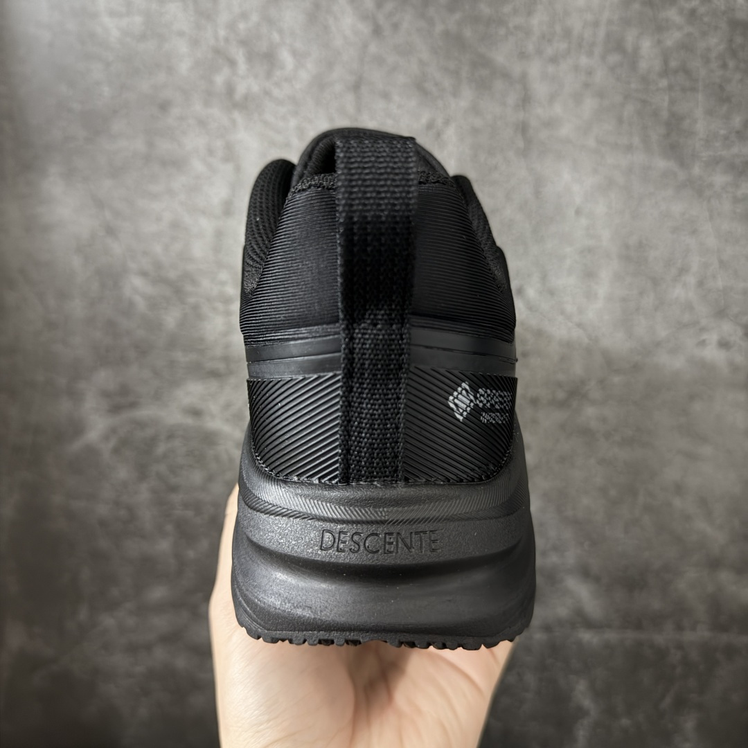 DESCENTE BOA Dualis 迪桑特轻盈缓震皮鞋面时尚休闲运动男子越野跑鞋防水款官方同步 正确
