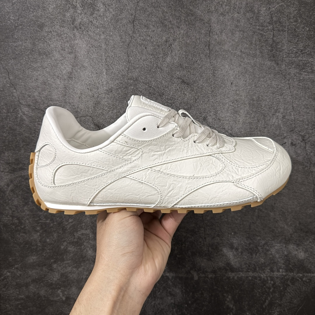 【纯原S版】BOTTEGA VENETA Orbit Runner BV葆蝶家时尚休闲王一博同款老爹鞋运动鞋 原版开发 一比一打造 相似度百分之99以上 市场一梯队级别品质 区别市场任何标文顶级品质版本 采用轻质科技网布面料 搭配几何图案设计橡胶外底 王炸系列 高版本 认准套包工艺 实际增高很多哦 还是一样显腿细非常nice 耐玩耐造 对标对版 套包鞋工艺 认准高版本 大底选用拼色TPU大底 配置原版包装 尺码：36 37 38 39 40 41 42 43 44 45 46 47-选品中心