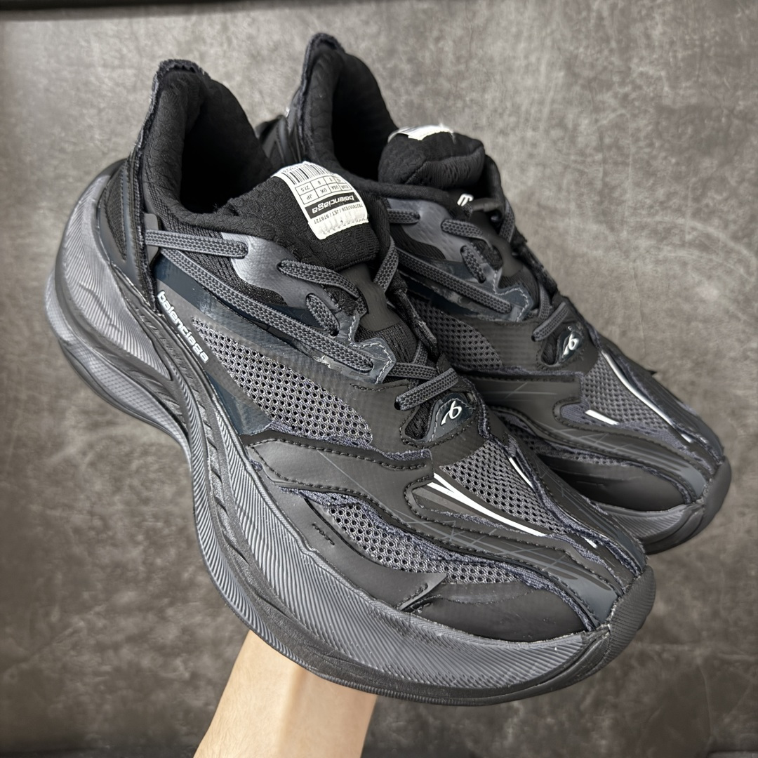 【i8纯原】Balenciaga巴黎世家26代 Jet 压纹印花 圆头厚底4.25cm 低帮 老爹鞋 男款 黑色 市场老牌巴黎世家大厂出品 品质价格无需多言 原鞋原材料打造 一比一细节还原 此款相对之前款式轻质很多 超厚鞋底增高4-5cm 高街风格-选品中心