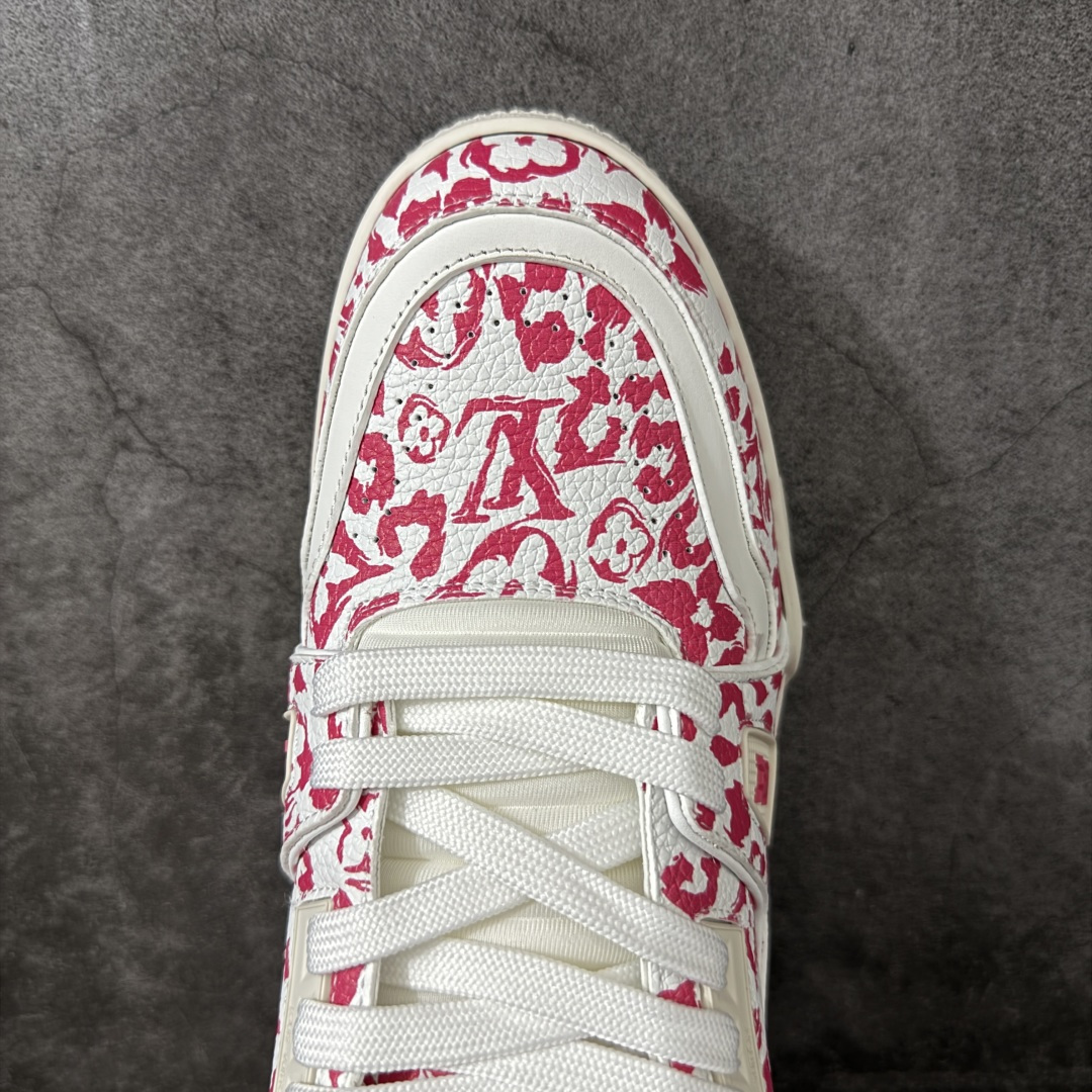 图片[5]-【YS纯原】 LOUIS VUITTON 路易威登 LV Trainer 新款军绿印花 顶货芯片代购版本 原版购入开发 ✦ 光滑牛皮革描绘Monogram图案，复古篮球灵感启发 ✦ #54标识追溯品牌诞生的1854年，细节满载 ✦ 原版定制进口头层牛皮鞋面，质感在线 ✦ 原版定制透气网里，清爽不闷脚 ✦ 原版开模防滑T材质大底，耐磨稳定 ✦ 底厚3CM，自然增高不笨重 ✦ 配送精美包装，零瑕疵工艺 尺码：39-45-选品中心