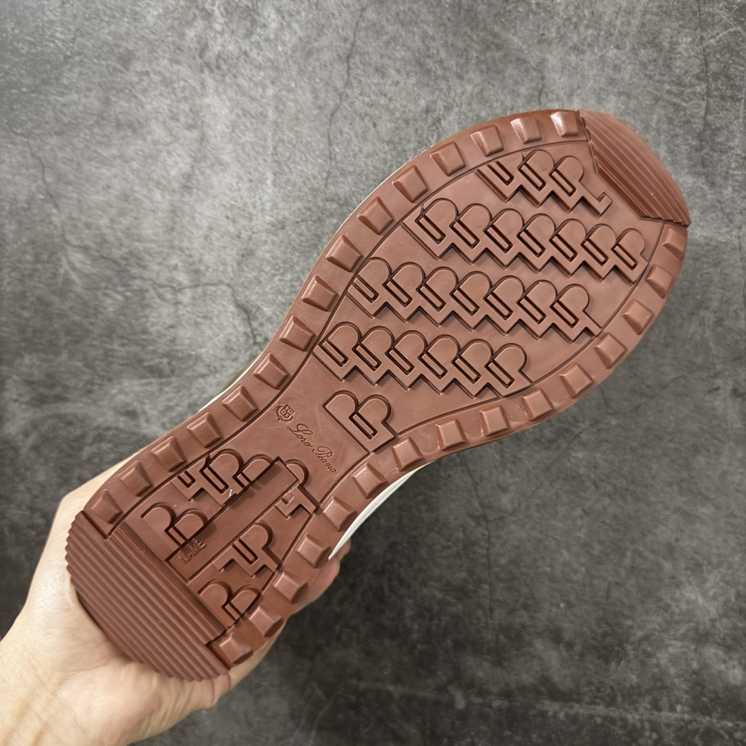 图片[9]-【X1纯原版本】Loro Piana Week-End Walk老钱风 休闲系列 原版开发，皮料、辅料按原鞋标准定制，独立磨具.区别市面流通版本，佛山大厂出品.出厂经过QC质检，细节、品控到位。完全遵循原版工艺打造。 火爆小红书 FB各大社媒！ Loro Piana 顶级皮革以自然纹理诠释质感，柔软耐磨，随穿着时间愈发温润。 经典设计，细节见匠心，圆头系带厚底复古与现代交融，舒适支撑，拉长腿部线条。 轻松搭配西装、休闲裤，无缝切换商务与生活场景。 **缓震厚底设计**，减轻足部压力；内衬透气材质，全天候保持干爽。 **黑色经典，永恒格调** 深邃黑色适配一切场合，从日常通勤到周末漫游，低调中彰显全套包装 带有原版原珠（可补充品牌标志性工艺或环保理念，如“采用Loro Piana专利鞣制技术，环保无铬鞣革”） 尺码：39/45-选品中心