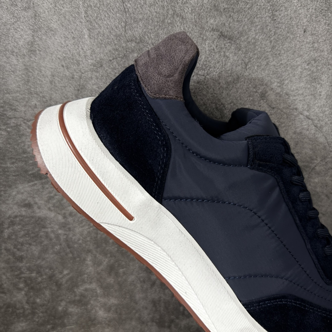 图片[7]-【X1纯原版本】Loro Piana Week-End Walk老钱风 休闲系列 原版开发，皮料、辅料按原鞋标准定制，独立磨具.区别市面流通版本，佛山大厂出品.出厂经过QC质检，细节、品控到位。完全遵循原版工艺打造。 火爆小红书 FB各大社媒！ Loro Piana 顶级皮革以自然纹理诠释质感，柔软耐磨，随穿着时间愈发温润。 经典设计，细节见匠心，圆头系带厚底复古与现代交融，舒适支撑，拉长腿部线条。 轻松搭配西装、休闲裤，无缝切换商务与生活场景。 **缓震厚底设计**，减轻足部压力；内衬透气材质，全天候保持干爽。 **黑色经典，永恒格调** 深邃黑色适配一切场合，从日常通勤到周末漫游，低调中彰显全套包装 带有原版原珠（可补充品牌标志性工艺或环保理念，如“采用Loro Piana专利鞣制技术，环保无铬鞣革”） 尺码：39/45-选品中心