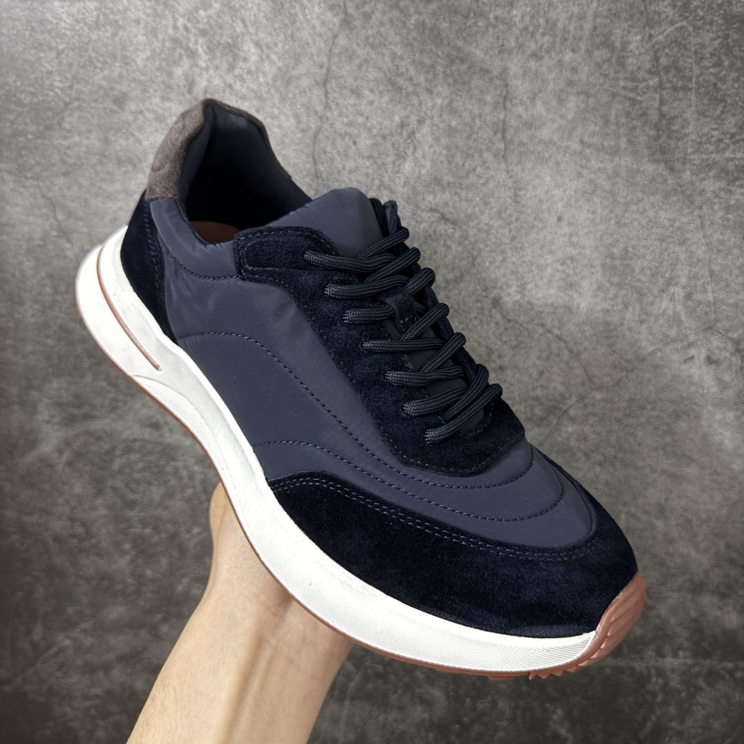 图片[3]-【X1纯原版本】Loro Piana Week-End Walk老钱风 休闲系列 原版开发，皮料、辅料按原鞋标准定制，独立磨具.区别市面流通版本，佛山大厂出品.出厂经过QC质检，细节、品控到位。完全遵循原版工艺打造。 火爆小红书 FB各大社媒！ Loro Piana 顶级皮革以自然纹理诠释质感，柔软耐磨，随穿着时间愈发温润。 经典设计，细节见匠心，圆头系带厚底复古与现代交融，舒适支撑，拉长腿部线条。 轻松搭配西装、休闲裤，无缝切换商务与生活场景。 **缓震厚底设计**，减轻足部压力；内衬透气材质，全天候保持干爽。 **黑色经典，永恒格调** 深邃黑色适配一切场合，从日常通勤到周末漫游，低调中彰显全套包装 带有原版原珠（可补充品牌标志性工艺或环保理念，如“采用Loro Piana专利鞣制技术，环保无铬鞣革”） 尺码：39/45-选品中心