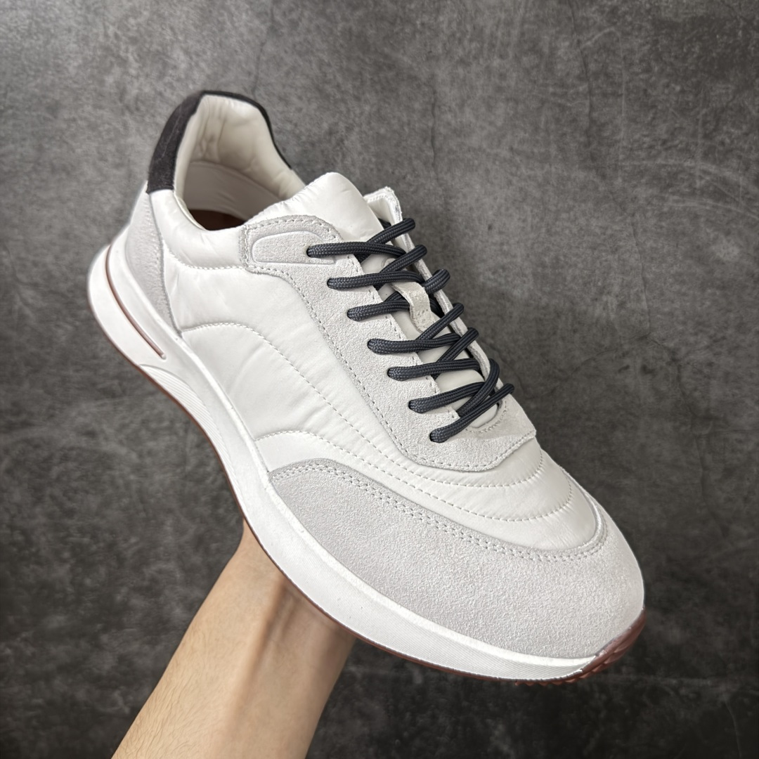 图片[3]-【X1纯原版本】Loro Piana Week-End Walk老钱风 休闲系列 原版开发，皮料、辅料按原鞋标准定制，独立磨具.区别市面流通版本，佛山大厂出品.出厂经过QC质检，细节、品控到位。完全遵循原版工艺打造。 火爆小红书 FB各大社媒！ Loro Piana 顶级皮革以自然纹理诠释质感，柔软耐磨，随穿着时间愈发温润。 经典设计，细节见匠心，圆头系带厚底复古与现代交融，舒适支撑，拉长腿部线条。 轻松搭配西装、休闲裤，无缝切换商务与生活场景。 **缓震厚底设计**，减轻足部压力；内衬透气材质，全天候保持干爽。 **黑色经典，永恒格调** 深邃黑色适配一切场合，从日常通勤到周末漫游，低调中彰显全套包装 带有原版原珠（可补充品牌标志性工艺或环保理念，如“采用Loro Piana专利鞣制技术，环保无铬鞣革”） 尺码：39/45-选品中心