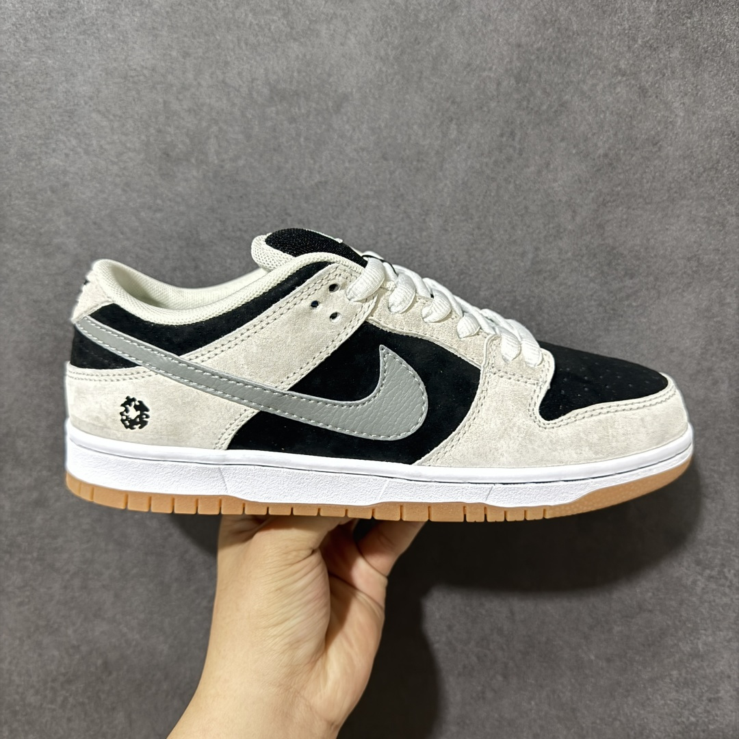 【公司级】Nike SB Dunk Low 低帮休闲板鞋 大厂纯原品质出货 清洁度 电绣工艺 皮料切割干净无任何毛边 细节完美 货号：HF3704-001 尺码：36 36.5 37.5 38 38.5 39 40 40.5 41 42 42.5 43 44 44.5 45 46-选品中心