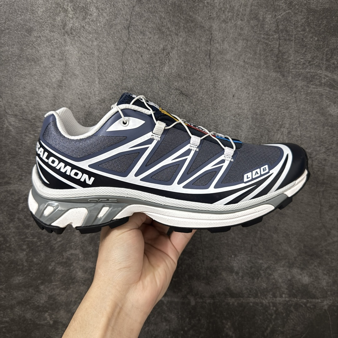 【PZ纯原】SALOMON XT-6 萨洛蒙潮流越野机能户外功能鞋 478640 全新版本出货 好货不怕晚 品质 细节 材料都是肉眼可以见！ 售前售后也是其它工厂无法匹敌！ 纯原外贸平台特供订单 耗时半年巨作 全套原纸板楦头开发 原厂特供网布配套加持 确保原汁原味 完美呈现版型 原档数据独家私模五层组合大底 原装Ortholite轻量化鞋垫 中底布带钢印编号 原厂TPU锁扣 进口港宝加持 后跟自然饱满 还原公司包裹性 鞋面以“锯齿”状的包裹系统呈现 在基色底之下加入了各种色点缀 将公司的最新技术和时尚前卫的造型融入耐用的长跑款式中 鞋面由 TPU 薄膜制成 并焊接在高耐磨网眼上 使其既时尚又坚固 由 ACS底盘支撑 可增强稳定性和支撑力 以及由橡胶凸耳 Contragrip外底覆盖的 EVA 缓冲中底 旨在应对崎岖的地形 鞋舌上的彩色Salomon 标签、Quicklace 系统以及鞋头、鞋舌和鞋跟上的附加品牌使细节更加完美 让穿着者可以轻松驾驭户外与通勤下的任何运动生活场景 无缝鞋身户外随意纵横 颜值与脚感兼备 出街通勤 绝对非常吸睛 你值得拥有 尺码：36 36.5 37.5 38 38.5 39 40 40.5 41 42 42.5 43 44 44.5 45-选品中心