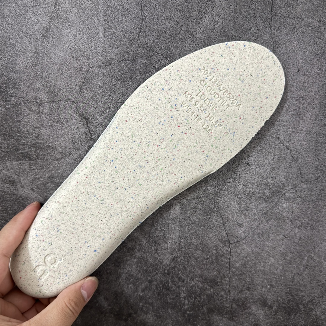 LOEWE罗意威 x ON昂跑 联名款 Cloudsolo系列•原鞋一致橡胶底 原版高弹MD 加爆米花料