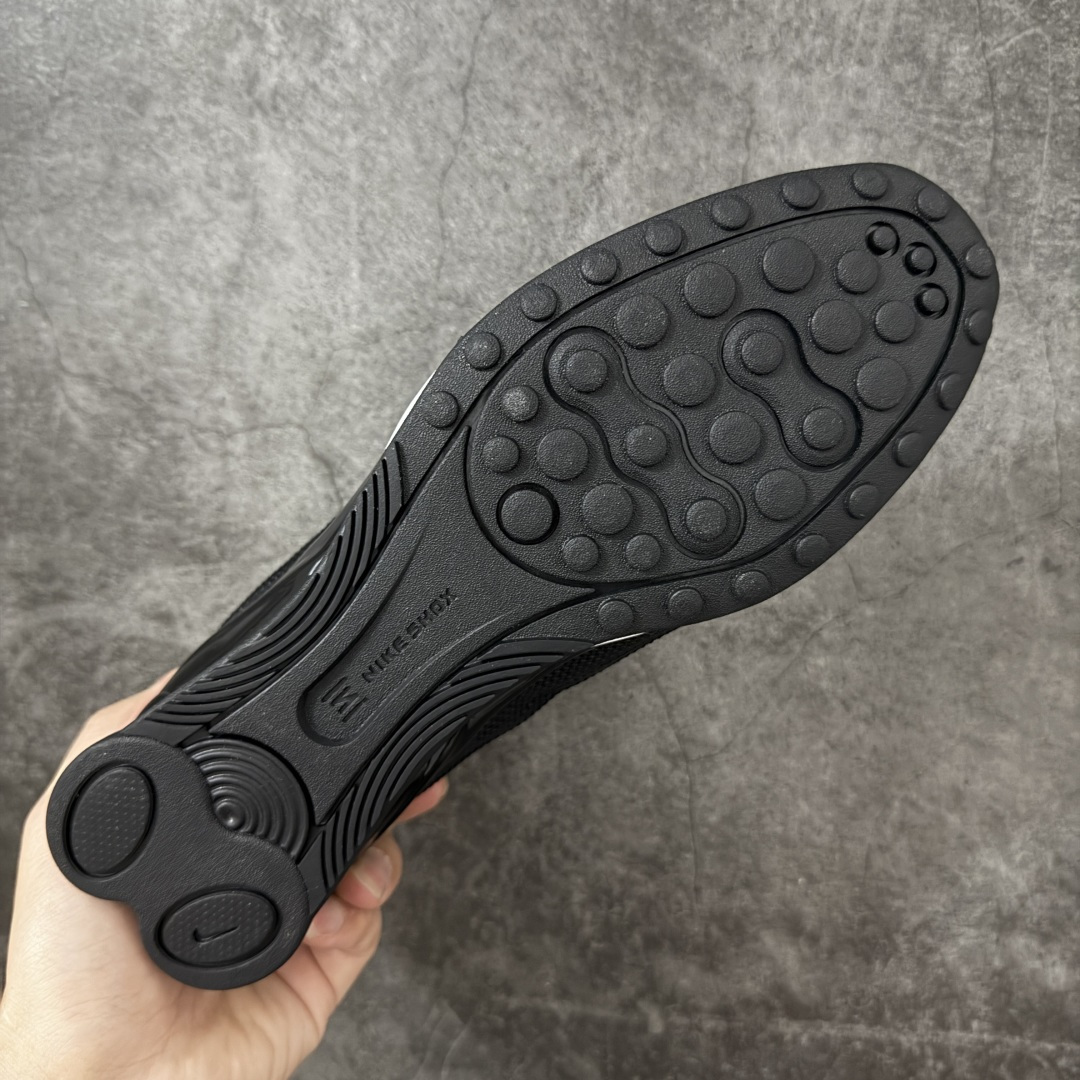 Nike SHOX Z 后掌气柱先锋机能风跑鞋 HQ7541-001Nike Shox Z搭载了Nike