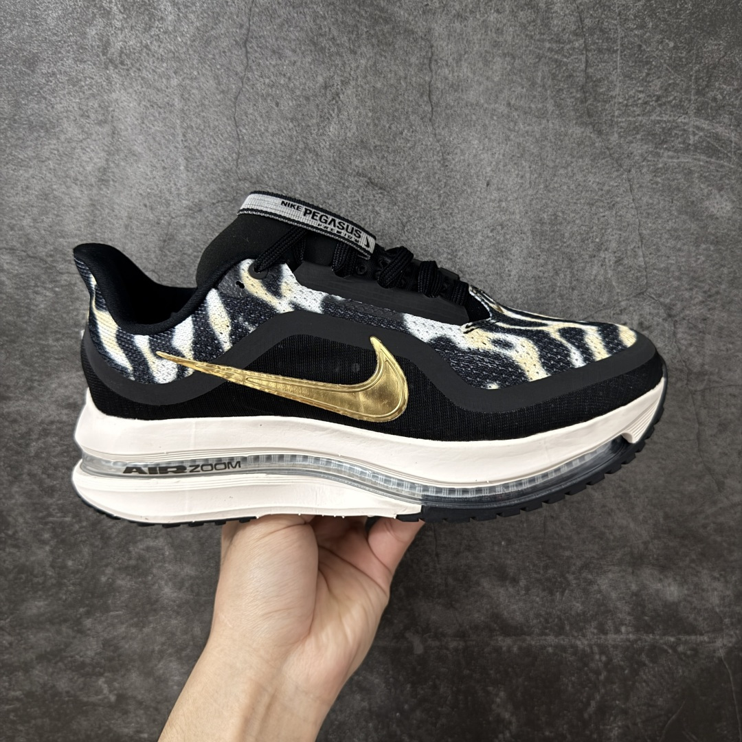 【纯原S版】Nike Pegasus Premium SE 舒适百搭减震防滑耐磨透气 低帮跑步鞋 简约又不失活力，上脚超吸睛。  它不仅颜值高，性能更是一绝！  全掌气垫科技，减震防滑超耐磨，每一步都能感受到强劲回弹，给双脚舒适支撑。  透气鞋面，跑步时双脚也能自由呼吸。    #独家原包 原底原料 开模打造  #原厂鞋标 高精密准度  #原楦原纸板开发 匹配原版98%以上  #后跟弧度 正确呈现  #原厂皮料 质感无敌  #皮料切割干净 无任何毛边 清洁度细节完美  货号：IQ0368-010  尺码：35.5-46-选品中心
