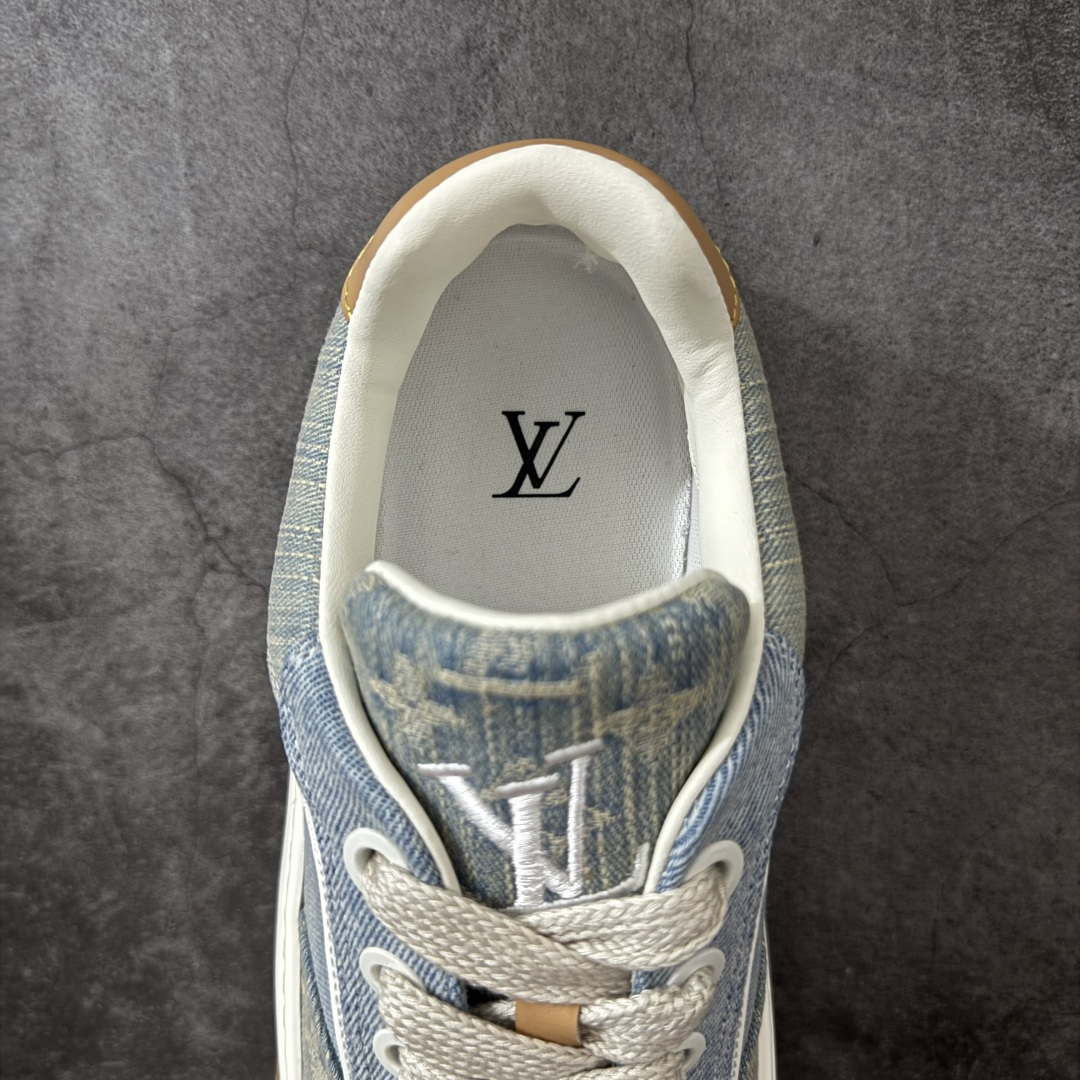 图片[8]-【广东礼盒版】LOUIS VUITTON Tilted 系列 LV饼干鞋｜2026 早春全新上架 LV 路易威登 Tilted Low Sneakers 倾斜系列低帮复古休闲运动板鞋 男鞋｜广东原产｜市售顶级版本 ✦ 升级原楦型开发纸版，鞋型更立体更正 ✦ Monogram 丹宁布鞋面，质感高级耐看 ✦ 鞋垫嵌入EVA软脚感物料，回弹舒适 ✦ 后跟耐弯折滴塑支撑片，稳定不塌 ✦ 全新开发TPR光泽组合隔色鞋底 ✦ LV组合 TPU 生胶底结构，行走稳、耐磨强 ✦ 原版购入开发 ✦ 厚实抽屉式礼品鞋盒 ✦ 原装包装说明书＋防尘布袋 ✦ 附送官方快递加固牛皮纸外盒 法国巴黎百年奢侈品牌 LOUIS VUITTON 路易威登 尺码：39 40 41 42 43 44 45-莆田鞋