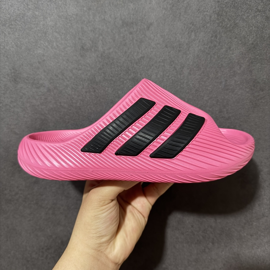 【Y版】AD adiFOM Superstar MULE 一字拖 产品基于标志性 Superstar 鞋款轮廓的同时 利用可再生的甘蔗加工物材料制成一体式泡沫鞋身 无鞋带设计更加方便穿脱 点睛之笔在于标志性的三道杠出现在鞋子的两侧 鞋跟贴片上饰有品牌标志性的三叶草压花 货号：KI0053 尺码：36-46-选品中心