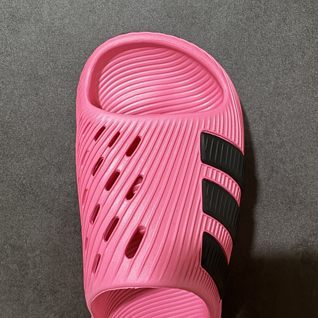 AD adiFOM Superstar MULE 一字拖产品基于标志性 Superstar 鞋款轮廓的同
