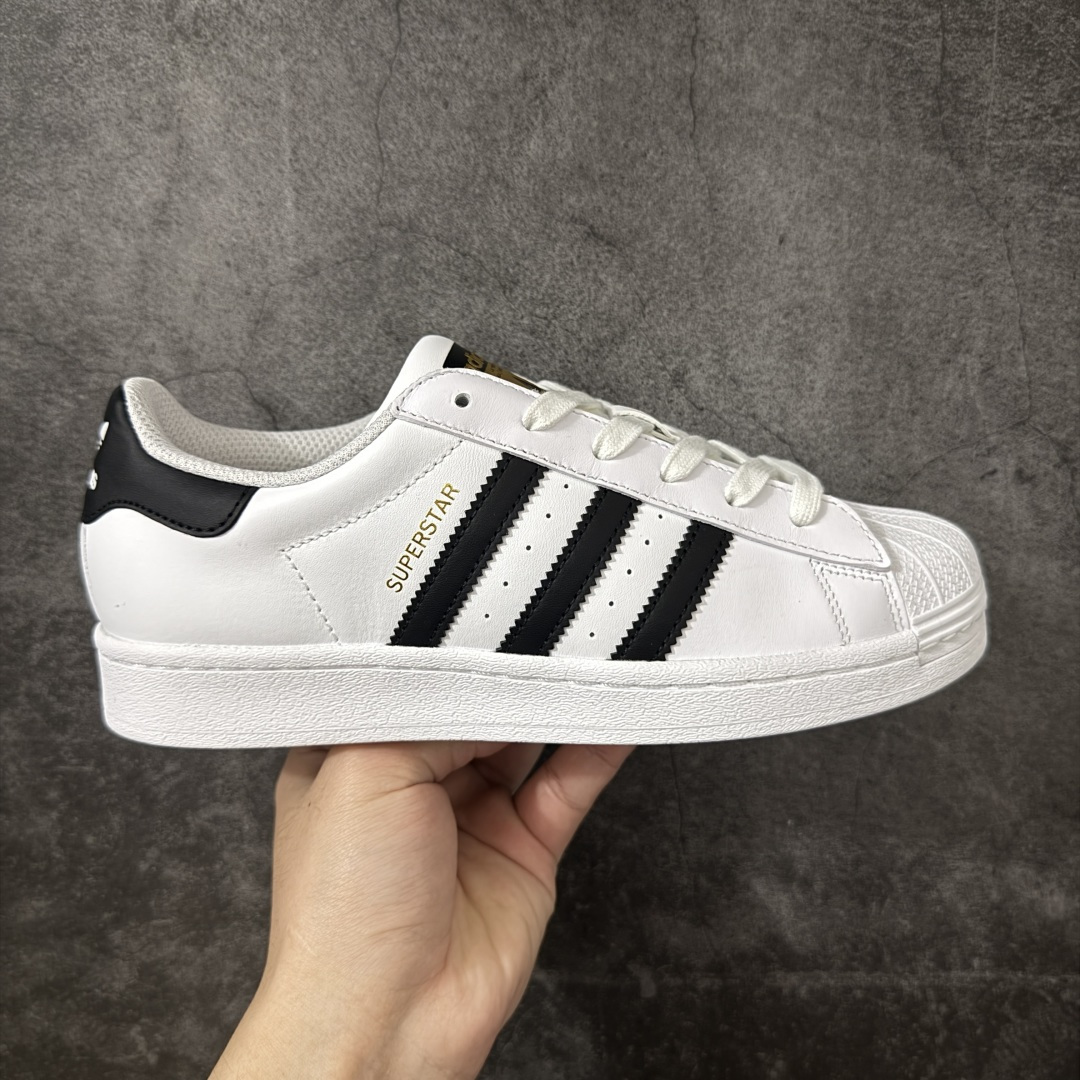 【H11顶级头层版】adidas originals Superstar 2 贝壳头 简约经典 舒适时尚 复古板鞋 男女同款 黑白 货号：EG4958 全新升级版 皮料改进至头层原厂皮 原盒 原底原料 开模打造 原厂织唛鞋标 高精密准度 原楦原纸板开发 匹配原版98%以上 后跟垫棉独家呈现 反口里弧度正确 原厂鞋垫 背胶 后跟电绣针数 与正品一致 原厂皮料 原厂车缝线 质感无敌 皮料切割干净 无任何毛边 清洁度细节完美 进口港宝加持 后跟自然饱满 还原公司包裹性 鞋面采用原装数据贴合技术 全方位贴合包裹脚型 鞋跟部鞋底牵引设计 提供强大的抓地性能 更适应不同实战场地路面 尺码：35.5 36 36.5 37.5 38 38.5 39 40 40.5 41 42 42.5 43 44 45-选品中心