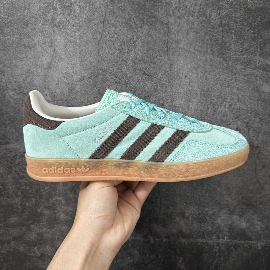 【纯原CS版】Adidas Originals Gazelle Indoor 防滑低帮T头德训鞋 GZ复古系列 KZ6952 纯原大厂CS工厂出货💪🏻 正确猪八材料 毛绒感质感都特别强 非普通版本 市场顶级版本完美还原zp细节，注意区别市场任何版本，完全不是一路货色‼️ 全鞋原材料打造，无任何色差，正确鞋型，后跟港宝材料定型，正确微透生胶大底，反口内里头层细腻小牛皮，纸板中底 鞋垫背胶，侧面正确烫金压印字母，所有细节完美还原‼️ 尺码：35.5-46-选品中心