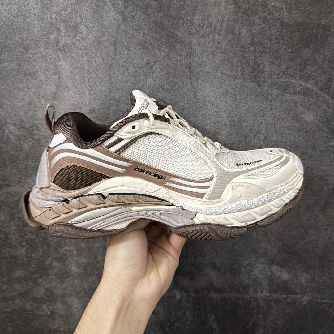 【VG版本】Balenciaga巴黎世家 Triple S .2 厚底系带 低帮 老爹鞋 Balenciaga是由被誉为代表二十世纪的伟大天才设计师 CristobalBalenciaga 创立的，在品牌创立的大半个世纪以来，巴黎世家一直以时尚、典雅闻名于时装界，它的主题产品有女士和男士提包、机车包、鞋子和时装，在15年王大仁卸任品牌设计师后，品牌的风格发生了翻天覆地的变化，凭借着人气超高的街头风T恤、老爹鞋等迅速霸屏各大时装周和时尚圈 货号：865849WTRS21011 尺码：35 36 37 38 39 40 41 42 43 44 45 46-选品中心
