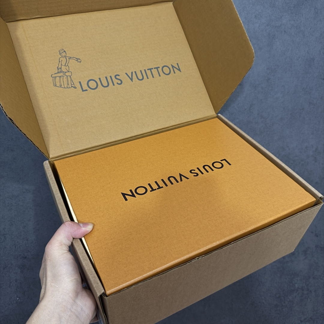 图片[10]-【海淘代购版】LOUIS VUITTON LV Beverly Hills 牛皮 圆头系带 低帮 时尚板鞋 男款 白色 海淘代购同渠道品质 高端零售 外贸充正专供 原版购入开发 ZP级全套包装 完美楦型 正确卡色 大底TPU 质感媲美原版 细节与原版一致 请注意区分市面通货材 尺码：38 39 40 41 42 43 44 45 46-选品中心