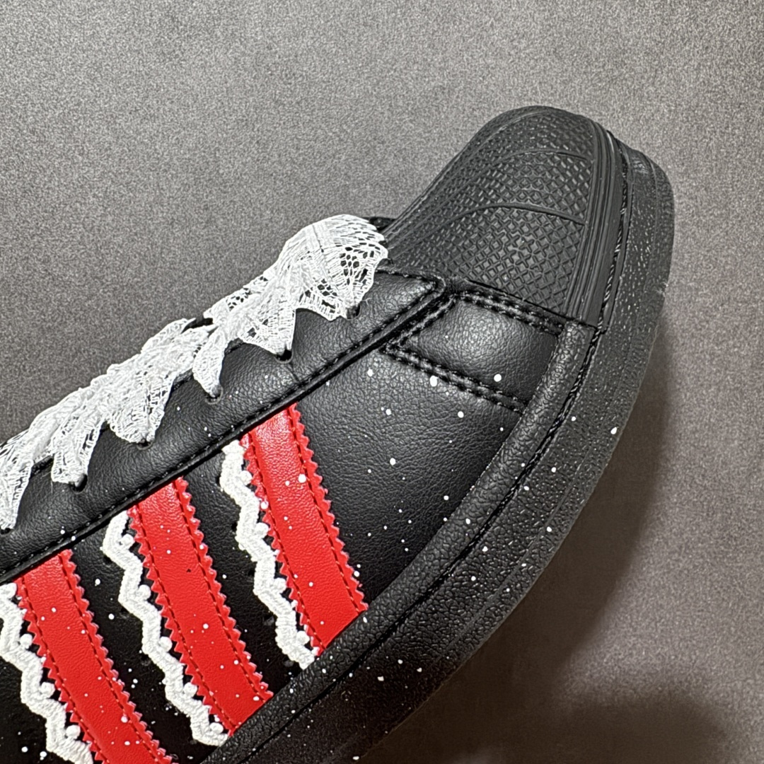 图片[8]-【公司级】Adidas Originals Superstar II JI0079 贝壳头休闲板鞋 阿迪达斯 ADIDAS SUPERSTAR 三叶草☘️经典贝壳头系列 新款休闲板鞋潮流男女士运动鞋 。鞋面柔软织物材质 标志性的贝壳鞋头，锯齿三条纹，简约的线条。就连版型和比例，都在向1982年的鞋款致敬。可谓“形神兼备”的复刻。无论在哪，无论去哪，你或许都需要这样一双既舒适又时尚的鞋。1970年问世于篮球场的adidas Superstar，集舒适与时尚于一身。这款经典鞋，缀低调图案，灵感源自公共交通地图。设计简约，旨在伴你出行。心动不如行动，系好鞋带，出发吧。 尺码：35-42 编码：AYB200210-选品中心