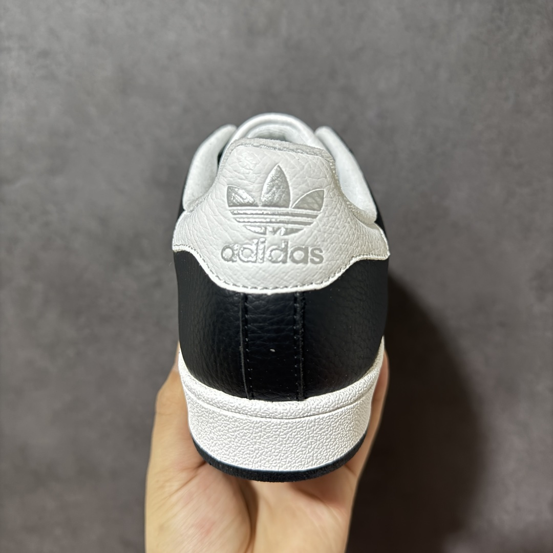 图片[4]-【公司级】Adidas Originals Superstar II JQ0314 贝壳头休闲板鞋 阿迪达斯 ADIDAS SUPERSTAR 三叶草☘️经典贝壳头系列 新款休闲板鞋潮流男女士运动鞋 。鞋面柔软织物材质 标志性的贝壳鞋头，锯齿三条纹，简约的线条。就连版型和比例，都在向1982年的鞋款致敬。可谓“形神兼备”的复刻。无论在哪，无论去哪，你或许都需要这样一双既舒适又时尚的鞋。1970年问世于篮球场的adidas Superstar，集舒适与时尚于一身。这款经典鞋，缀低调图案，灵感源自公共交通地图。设计简约，旨在伴你出行。心动不如行动，系好鞋带，出发吧。 尺码：35-42 编码：AYB200210-选品中心