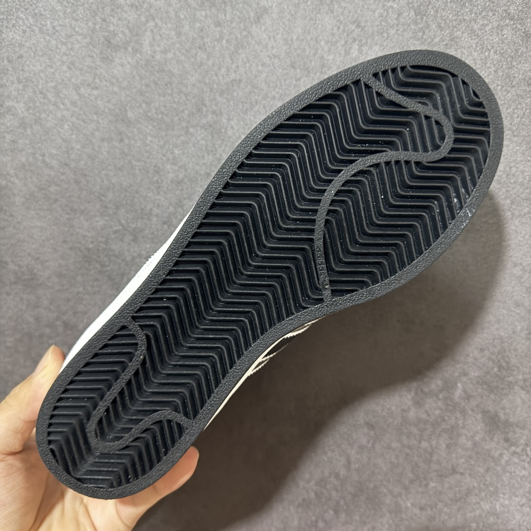 图片[9]-【公司级】Adidas Originals Superstar II JQ0314 贝壳头休闲板鞋 阿迪达斯 ADIDAS SUPERSTAR 三叶草☘️经典贝壳头系列 新款休闲板鞋潮流男女士运动鞋 。鞋面柔软织物材质 标志性的贝壳鞋头，锯齿三条纹，简约的线条。就连版型和比例，都在向1982年的鞋款致敬。可谓“形神兼备”的复刻。无论在哪，无论去哪，你或许都需要这样一双既舒适又时尚的鞋。1970年问世于篮球场的adidas Superstar，集舒适与时尚于一身。这款经典鞋，缀低调图案，灵感源自公共交通地图。设计简约，旨在伴你出行。心动不如行动，系好鞋带，出发吧。 尺码：35-42 编码：AYB200210-选品中心