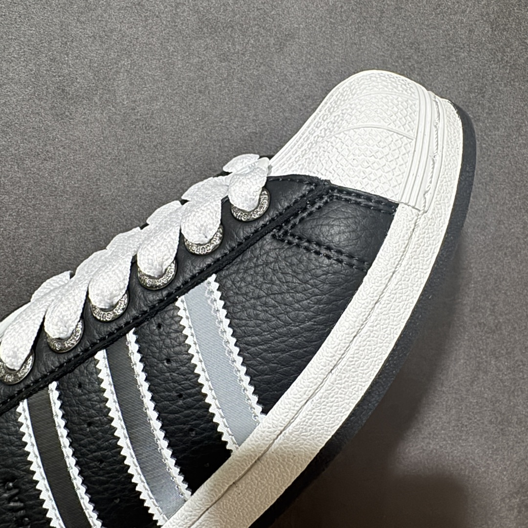 图片[8]-【公司级】Adidas Originals Superstar II JQ0314 贝壳头休闲板鞋 阿迪达斯 ADIDAS SUPERSTAR 三叶草☘️经典贝壳头系列 新款休闲板鞋潮流男女士运动鞋 。鞋面柔软织物材质 标志性的贝壳鞋头，锯齿三条纹，简约的线条。就连版型和比例，都在向1982年的鞋款致敬。可谓“形神兼备”的复刻。无论在哪，无论去哪，你或许都需要这样一双既舒适又时尚的鞋。1970年问世于篮球场的adidas Superstar，集舒适与时尚于一身。这款经典鞋，缀低调图案，灵感源自公共交通地图。设计简约，旨在伴你出行。心动不如行动，系好鞋带，出发吧。 尺码：35-42 编码：AYB200210-选品中心
