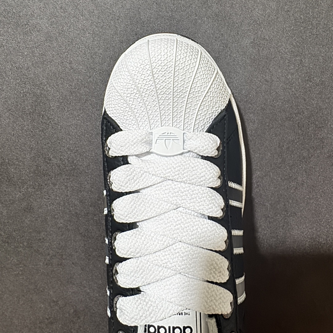 图片[5]-【公司级】Adidas Originals Superstar II JQ0314 贝壳头休闲板鞋 阿迪达斯 ADIDAS SUPERSTAR 三叶草☘️经典贝壳头系列 新款休闲板鞋潮流男女士运动鞋 。鞋面柔软织物材质 标志性的贝壳鞋头，锯齿三条纹，简约的线条。就连版型和比例，都在向1982年的鞋款致敬。可谓“形神兼备”的复刻。无论在哪，无论去哪，你或许都需要这样一双既舒适又时尚的鞋。1970年问世于篮球场的adidas Superstar，集舒适与时尚于一身。这款经典鞋，缀低调图案，灵感源自公共交通地图。设计简约，旨在伴你出行。心动不如行动，系好鞋带，出发吧。 尺码：35-42 编码：AYB200210-选品中心