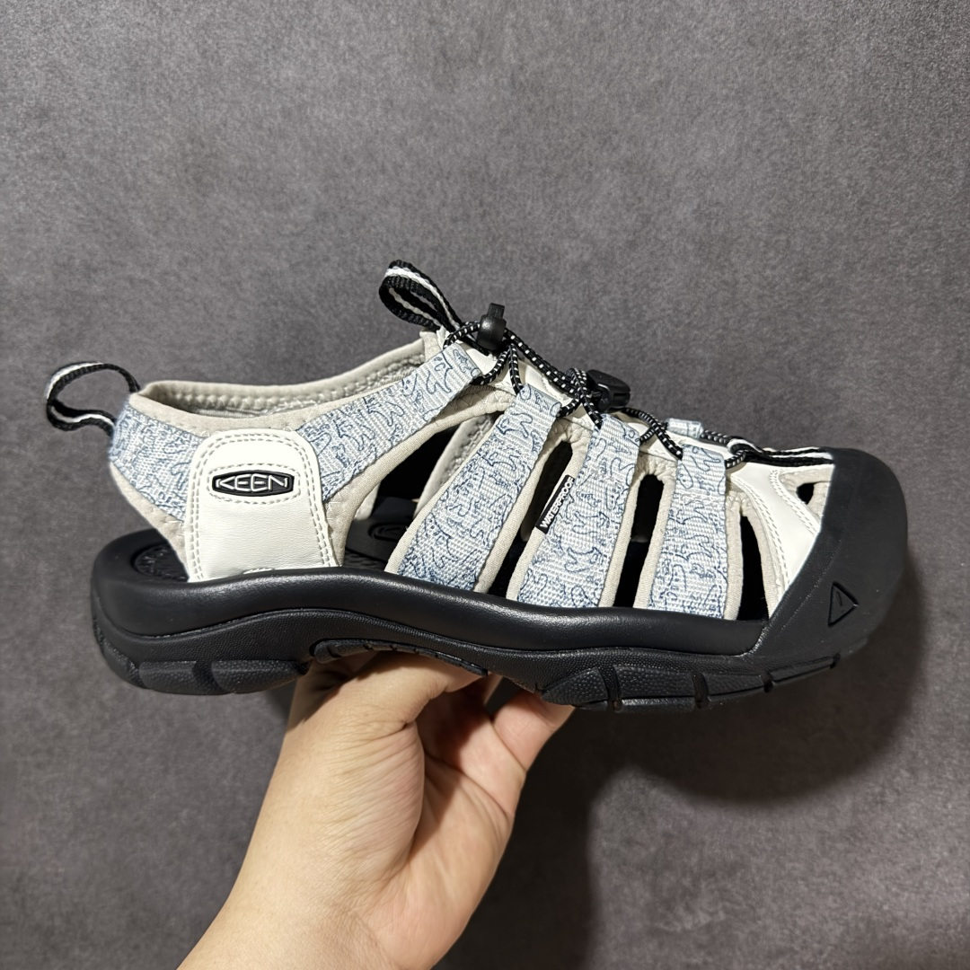 【公司级】KEEN Hyperport H2 科恩 防滑耐磨低帮户外功能鞋溯溪鞋凉鞋 KEEN诞生于2003年的美国人气户外品牌，以一双“保护脚趾”且能涉足水域的户外凉鞋NEWPORT诞生为契机，开启原创制鞋之路。KEEN相信，天空之下即是户外，因为户外不一定是极具挑战性的独自冒险，也可以是与朋友、家人和宠物一同分享外面的世界。同时，KEEN从诞生之初便始终贯彻环保制鞋的理念，不断创造出优秀的原创奇履。脚踏实地，致力向善。我们想和世界产生更多交集为世界减少更多负担，和你趣户外、趣做自己、趣环保让地球和生活都变得更美好 货号： 1022258 尺码：35-45-选品中心