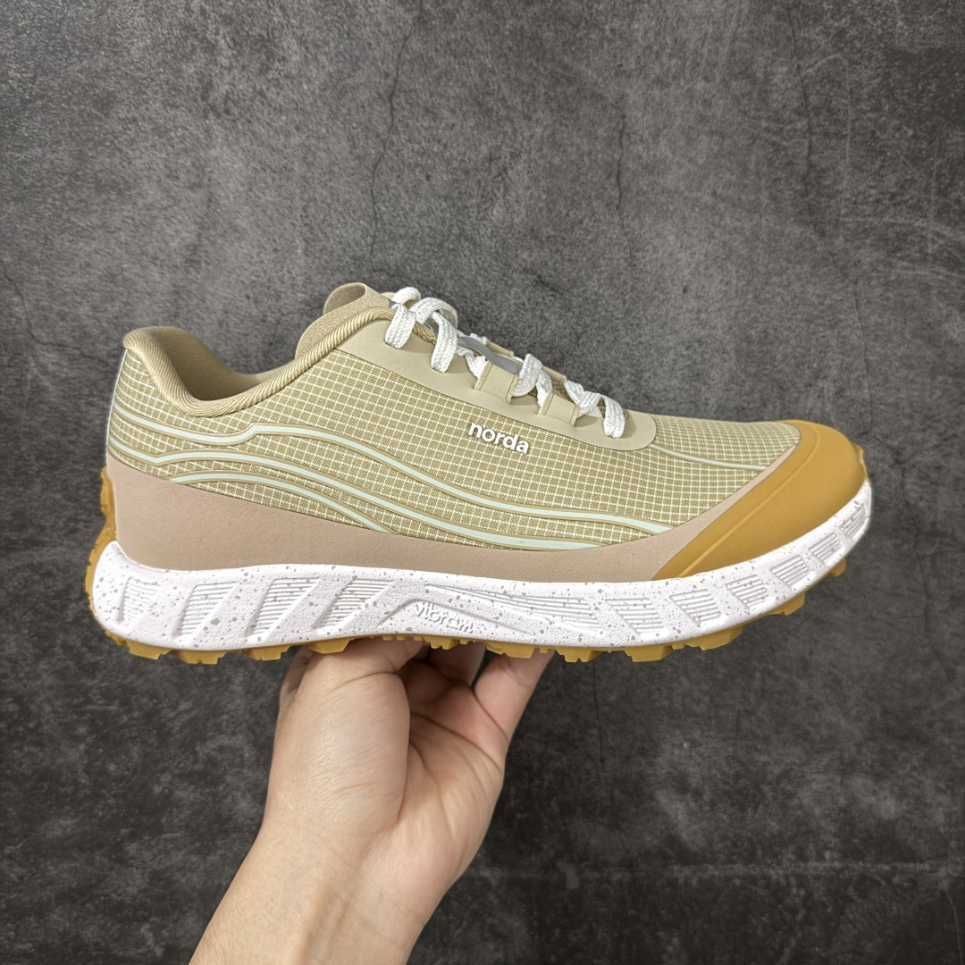 【纯原M版】诺达 NORDA 001 Sneaker0111 网面越野跑步鞋 原版原档案开发\\t(市面唯一1比1版本) 采用Dyneema鞋面(世界最强最轻纤维) VibramSLE中底和Megagrip外底 构建全方位高端性能体系4mm前后落差配合低鞋床设计提供清晰路感和灵敏反应，适合技术型terrain，5mm齿状花纹配合Megagrip橡胶提供卓越防滑性能宽楦设计适合亚洲脚型，加厚后跟海绵填充提供优秀包裹性， Dyneema材质防水耐磨带和鞋面连接最大化包裹感 LockSystem技术提供稳定锁定 尺码：36 36.5 37 38 38.5 39 40 40.5 41 42 42.5 43 44 44.5 45 46-选品中心