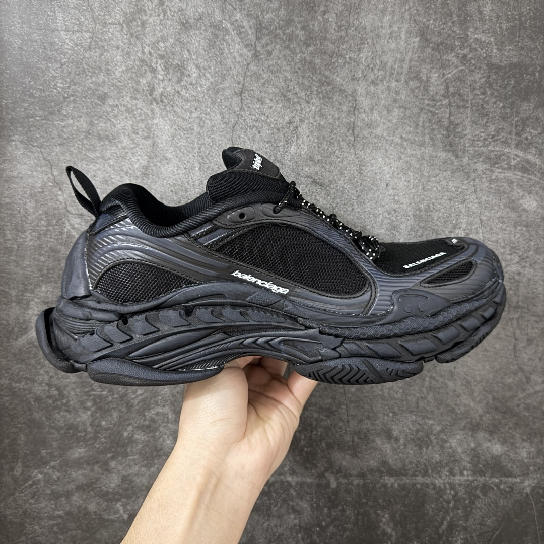 【i8版本】Balenciaga巴黎世家 Triple S .2 厚底系带 低帮 老爹鞋 Balenciaga是由被誉为代表二十世纪的伟大天才设计师 CristobalBalenciaga 创立的，在品牌创立的大半个世纪以来，巴黎世家一直以时尚、典雅闻名于时装界，它的主题产品有女士和男士提包、机车包、鞋子和时装，在15年王大仁卸任品牌设计师后，品牌的风格发生了翻天覆地的变化，凭借着人气超高的街头风T恤、老爹鞋等迅速霸屏各大时装周和时尚圈 货号：865849WTRS21011 尺码：35 36 37 38 39 40 41 42 43 44 45 46-选品中心