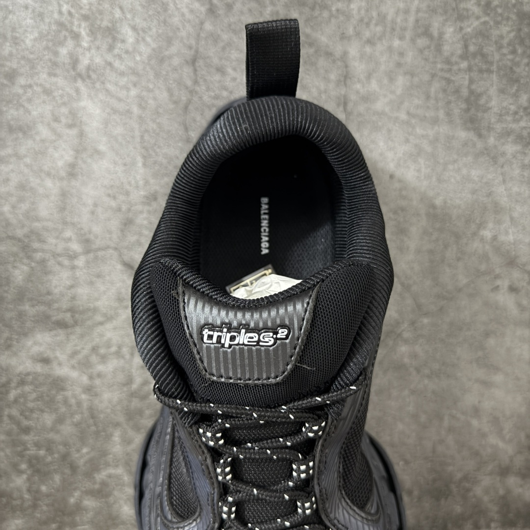图片[8]-【i8版本】Balenciaga巴黎世家 Triple S .2 厚底系带 低帮 老爹鞋 Balenciaga是由被誉为代表二十世纪的伟大天才设计师 CristobalBalenciaga 创立的，在品牌创立的大半个世纪以来，巴黎世家一直以时尚、典雅闻名于时装界，它的主题产品有女士和男士提包、机车包、鞋子和时装，在15年王大仁卸任品牌设计师后，品牌的风格发生了翻天覆地的变化，凭借着人气超高的街头风T恤、老爹鞋等迅速霸屏各大时装周和时尚圈 货号：865849WTRS21011 尺码：35 36 37 38 39 40 41 42 43 44 45 46-选品中心