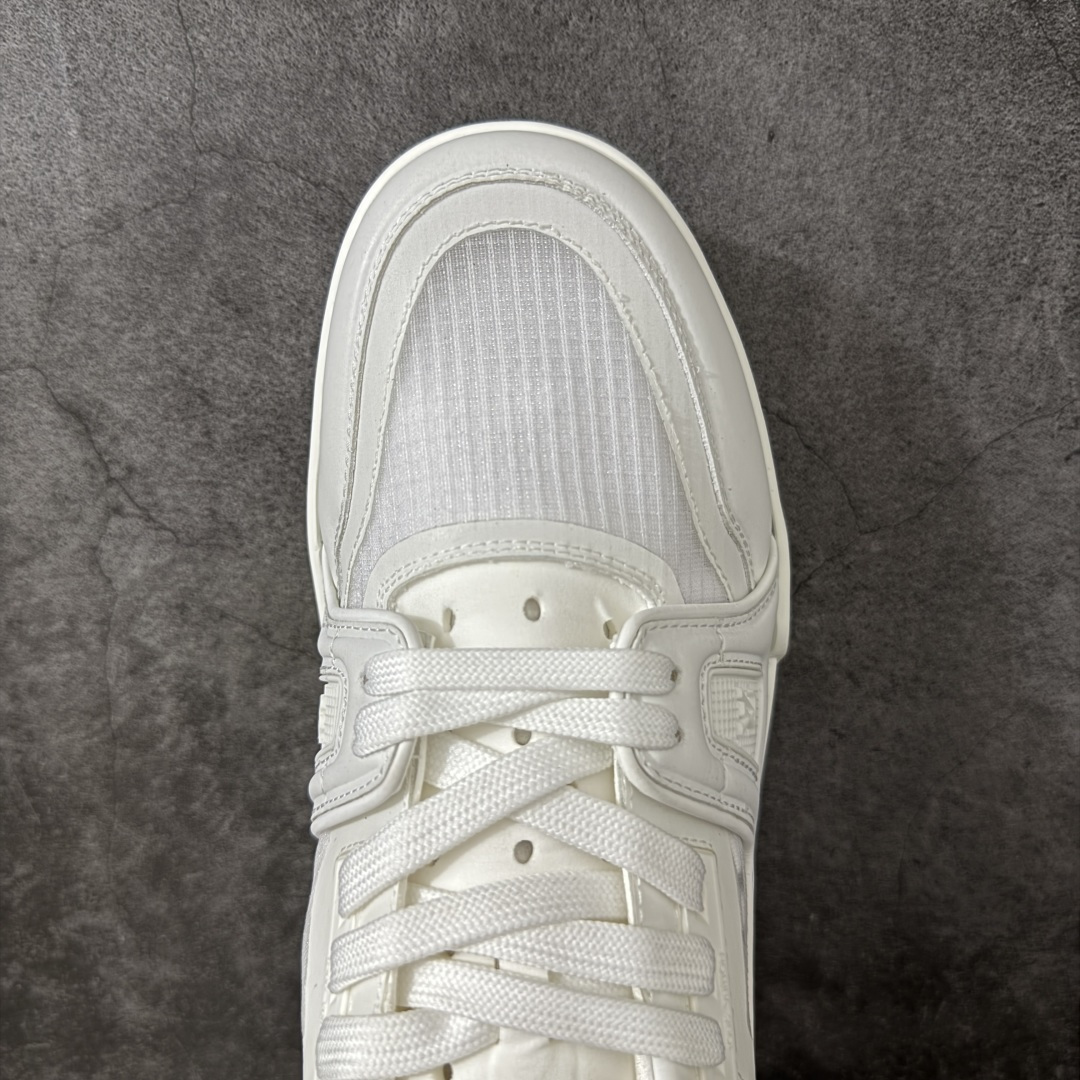 图片[5]-【YS纯原】广奢高端 LOUIS VUITTON 路易威登 LV Trainer CUP 美洲杯联名款 反光网面透气休闲鞋 ✦ 原版购入开发，第37届美洲杯联名系列 ✦ 反光材质+科技面料拼接鞋面 ✦ 鞋舌点睛37标识，内底呈现Gaston美洲杯标识 ✦ 航海旗帜风格演绎V字标识，细节满满 ✦ 原版定制进口科技面料+透气网里 ✦ 原版开模防滑TPU组合大底 ✦ 底厚3CM，轻盈舒适自然增高 ✦ 配送精美包装，零瑕疵工艺 尺码：36 37 38 39 40 41 42 43 44 45-选品中心