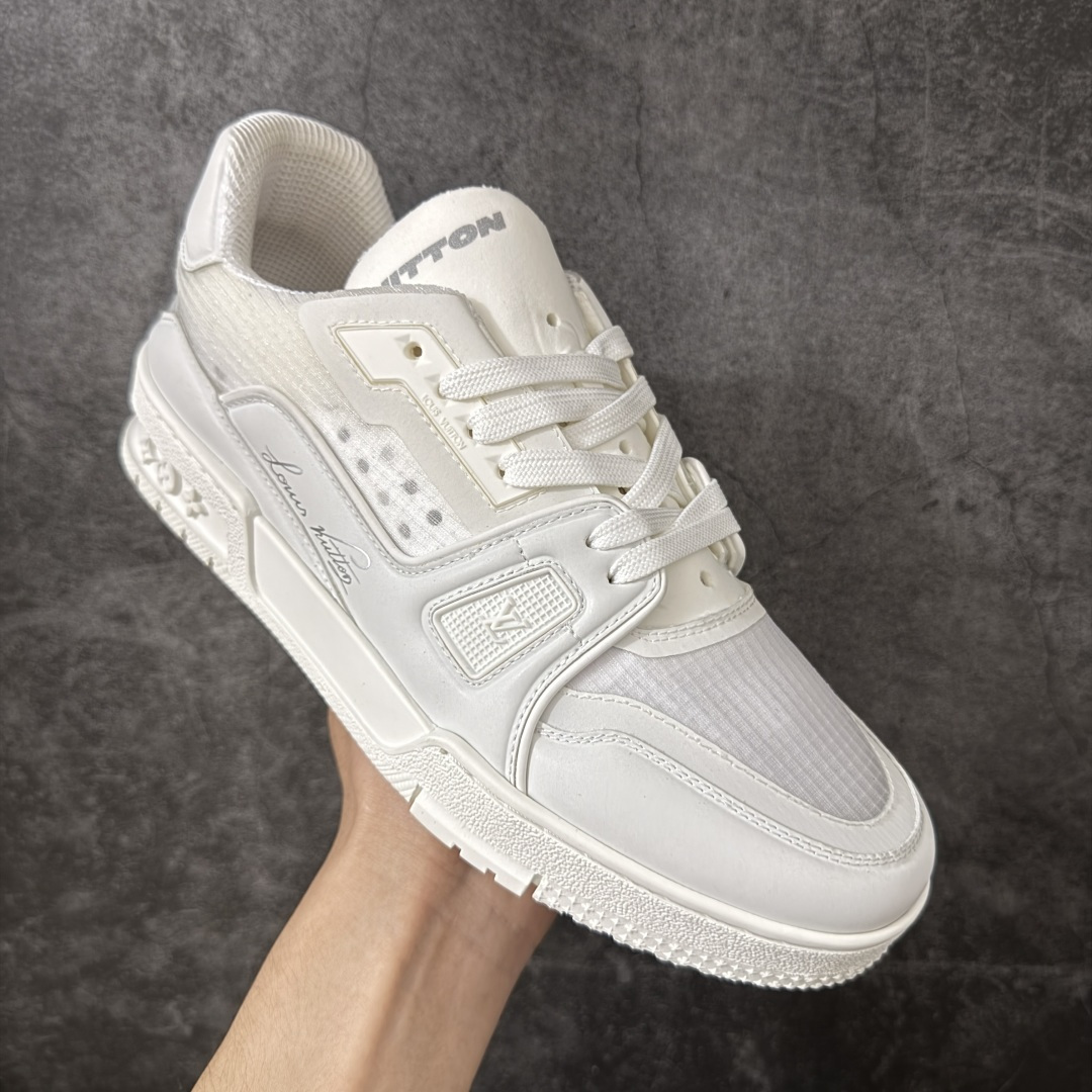 图片[3]-【YS纯原】广奢高端 LOUIS VUITTON 路易威登 LV Trainer CUP 美洲杯联名款 反光网面透气休闲鞋 ✦ 原版购入开发，第37届美洲杯联名系列 ✦ 反光材质+科技面料拼接鞋面 ✦ 鞋舌点睛37标识，内底呈现Gaston美洲杯标识 ✦ 航海旗帜风格演绎V字标识，细节满满 ✦ 原版定制进口科技面料+透气网里 ✦ 原版开模防滑TPU组合大底 ✦ 底厚3CM，轻盈舒适自然增高 ✦ 配送精美包装，零瑕疵工艺 尺码：36 37 38 39 40 41 42 43 44 45-选品中心