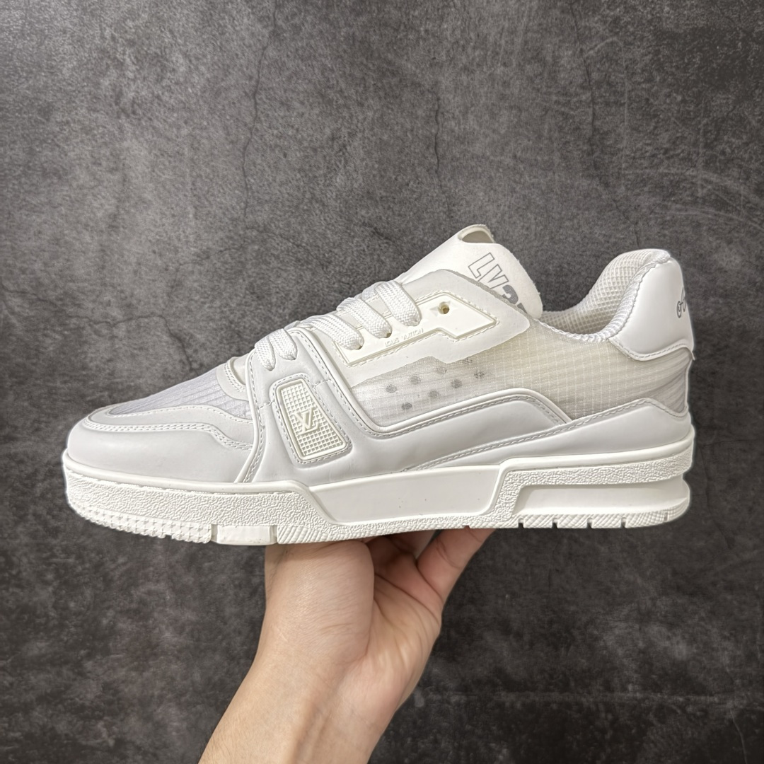 图片[2]-【YS纯原】广奢高端 LOUIS VUITTON 路易威登 LV Trainer CUP 美洲杯联名款 反光网面透气休闲鞋 ✦ 原版购入开发，第37届美洲杯联名系列 ✦ 反光材质+科技面料拼接鞋面 ✦ 鞋舌点睛37标识，内底呈现Gaston美洲杯标识 ✦ 航海旗帜风格演绎V字标识，细节满满 ✦ 原版定制进口科技面料+透气网里 ✦ 原版开模防滑TPU组合大底 ✦ 底厚3CM，轻盈舒适自然增高 ✦ 配送精美包装，零瑕疵工艺 尺码：36 37 38 39 40 41 42 43 44 45-选品中心