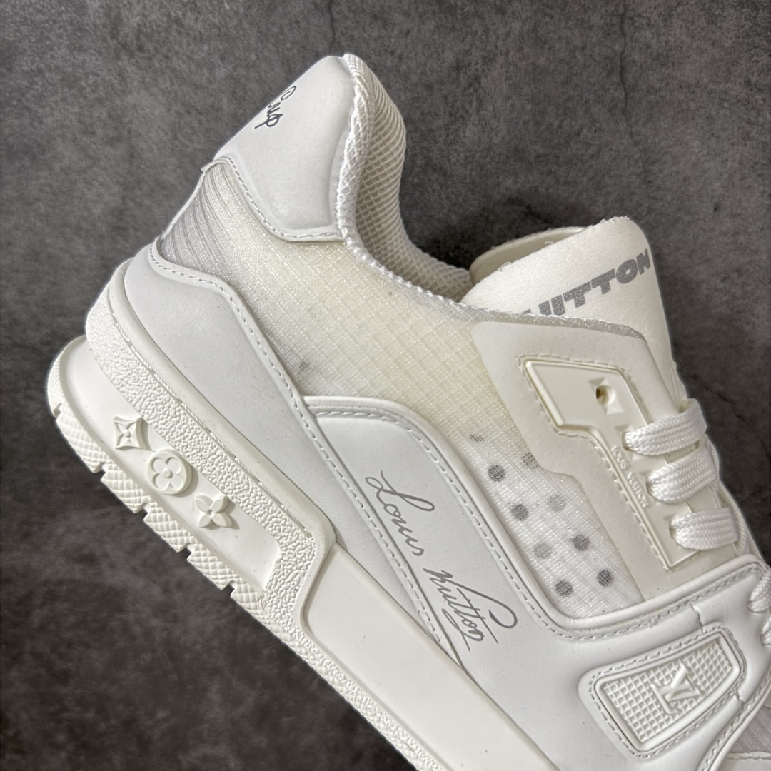 图片[7]-【YS纯原】广奢高端 LOUIS VUITTON 路易威登 LV Trainer CUP 美洲杯联名款 反光网面透气休闲鞋 ✦ 原版购入开发，第37届美洲杯联名系列 ✦ 反光材质+科技面料拼接鞋面 ✦ 鞋舌点睛37标识，内底呈现Gaston美洲杯标识 ✦ 航海旗帜风格演绎V字标识，细节满满 ✦ 原版定制进口科技面料+透气网里 ✦ 原版开模防滑TPU组合大底 ✦ 底厚3CM，轻盈舒适自然增高 ✦ 配送精美包装，零瑕疵工艺 尺码：36 37 38 39 40 41 42 43 44 45-选品中心