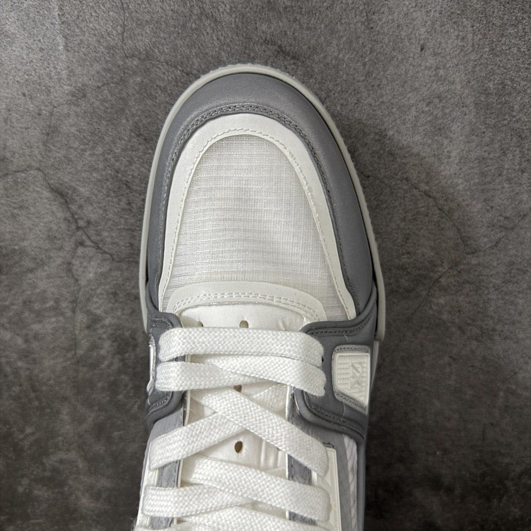 图片[5]-【YS纯原】广奢高端 LOUIS VUITTON 路易威登 LV Trainer CUP 美洲杯联名款 反光网面透气休闲鞋 ✦ 原版购入开发，第37届美洲杯联名系列 ✦ 反光材质+科技面料拼接鞋面 ✦ 鞋舌点睛37标识，内底呈现Gaston美洲杯标识 ✦ 航海旗帜风格演绎V字标识，细节满满 ✦ 原版定制进口科技面料+透气网里 ✦ 原版开模防滑TPU组合大底 ✦ 底厚3CM，轻盈舒适自然增高 ✦ 配送精美包装，零瑕疵工艺 尺码：36 37 38 39 40 41 42 43 44 45-选品中心