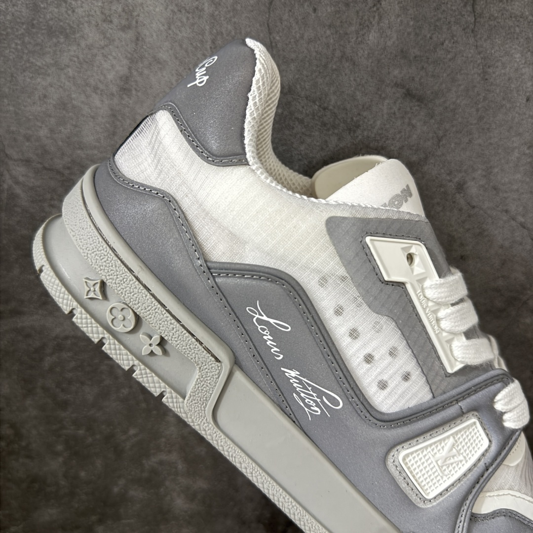 图片[7]-【YS纯原】广奢高端 LOUIS VUITTON 路易威登 LV Trainer CUP 美洲杯联名款 反光网面透气休闲鞋 ✦ 原版购入开发，第37届美洲杯联名系列 ✦ 反光材质+科技面料拼接鞋面 ✦ 鞋舌点睛37标识，内底呈现Gaston美洲杯标识 ✦ 航海旗帜风格演绎V字标识，细节满满 ✦ 原版定制进口科技面料+透气网里 ✦ 原版开模防滑TPU组合大底 ✦ 底厚3CM，轻盈舒适自然增高 ✦ 配送精美包装，零瑕疵工艺 尺码：36 37 38 39 40 41 42 43 44 45-选品中心