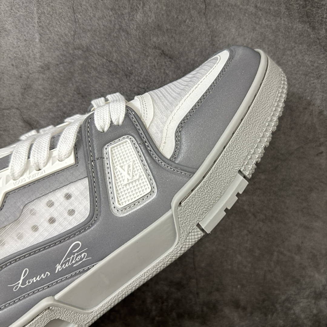 图片[6]-【YS纯原】广奢高端 LOUIS VUITTON 路易威登 LV Trainer CUP 美洲杯联名款 反光网面透气休闲鞋 ✦ 原版购入开发，第37届美洲杯联名系列 ✦ 反光材质+科技面料拼接鞋面 ✦ 鞋舌点睛37标识，内底呈现Gaston美洲杯标识 ✦ 航海旗帜风格演绎V字标识，细节满满 ✦ 原版定制进口科技面料+透气网里 ✦ 原版开模防滑TPU组合大底 ✦ 底厚3CM，轻盈舒适自然增高 ✦ 配送精美包装，零瑕疵工艺 尺码：36 37 38 39 40 41 42 43 44 45-选品中心