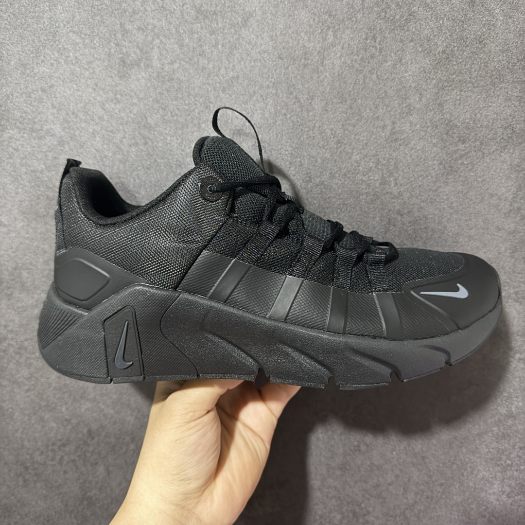 【公司级】Nike Free Metcon 7 耐克 低帮 黑白色 舒适贴合透气支撑低邦训练鞋 Nike Free技术将后跟稳定泡棉与前足柔软灵活泡棉相结合。结合外底弯曲凹槽设计，缔造动态训练所需的灵活性。中足包覆织带鞋眼与快速系带系统相结合，实现稳固舒适的贴合感。透气鞋面轻盈网眼鞋面，带来舒适透气体验。中足织带系统取代了Flywire飞线，鞋头和鞋侧采用耐穿设计，提供出众支撑效里果。 货号：II7406-001 尺码：36-45（无半码）-选品中心