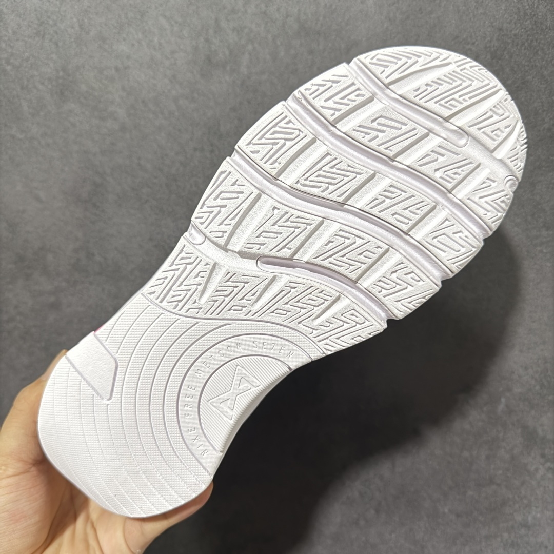 图片[9]-【公司级】Nike Free Metcon 7 耐克 低帮 黑白色 舒适贴合透气支撑低邦训练鞋 Nike Free技术将后跟稳定泡棉与前足柔软灵活泡棉相结合。结合外底弯曲凹槽设计，缔造动态训练所需的灵活性。中足包覆织带鞋眼与快速系带系统相结合，实现稳固舒适的贴合感。透气鞋面轻盈网眼鞋面，带来舒适透气体验。中足织带系统取代了Flywire飞线，鞋头和鞋侧采用耐穿设计，提供出众支撑效里果。 货号：II7405-061 尺码：36-45（无半码）-选品中心