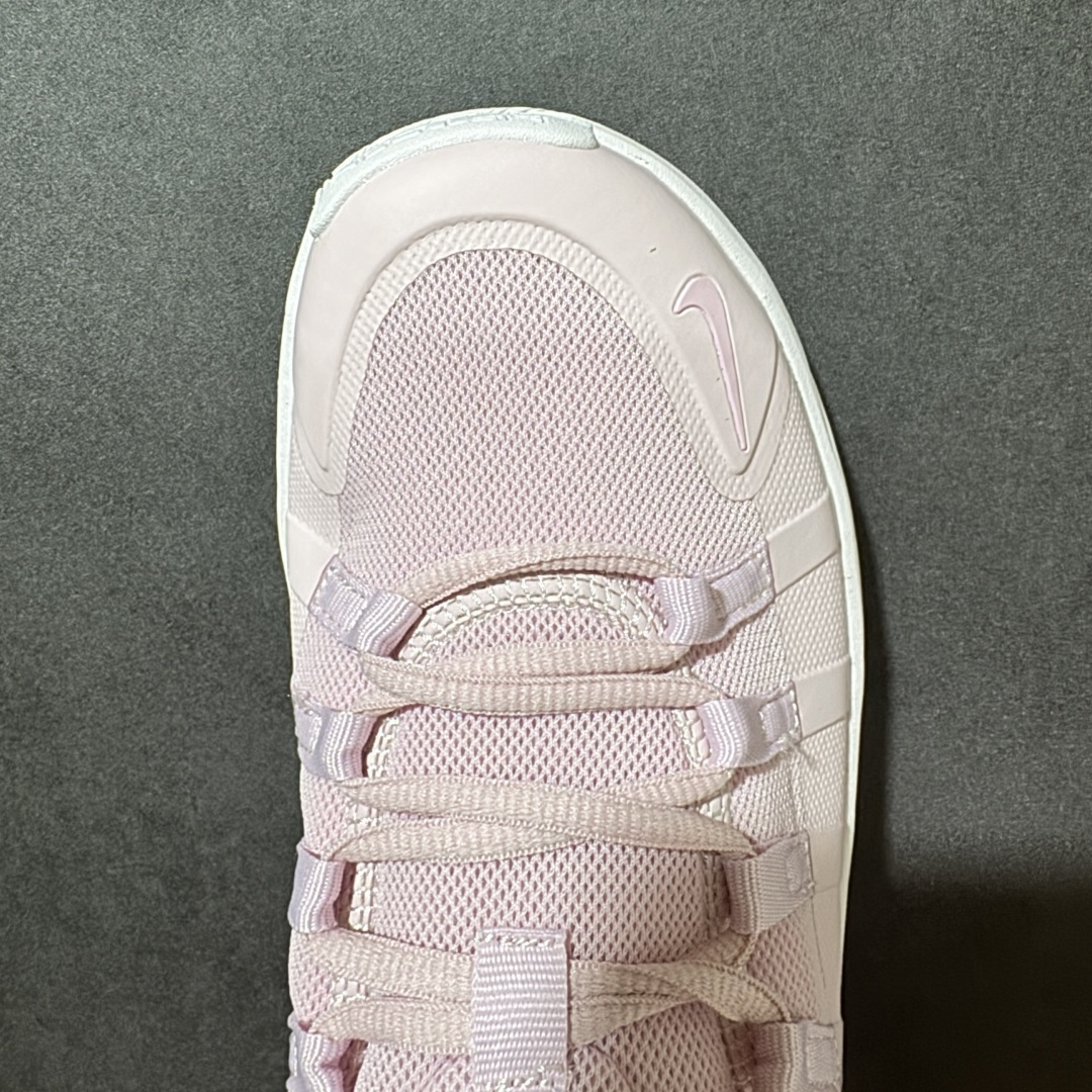 图片[5]-【公司级】Nike Free Metcon 7 耐克 低帮 黑白色 舒适贴合透气支撑低邦训练鞋 Nike Free技术将后跟稳定泡棉与前足柔软灵活泡棉相结合。结合外底弯曲凹槽设计，缔造动态训练所需的灵活性。中足包覆织带鞋眼与快速系带系统相结合，实现稳固舒适的贴合感。透气鞋面轻盈网眼鞋面，带来舒适透气体验。中足织带系统取代了Flywire飞线，鞋头和鞋侧采用耐穿设计，提供出众支撑效里果。 货号：II7405-061 尺码：36-45（无半码）-选品中心
